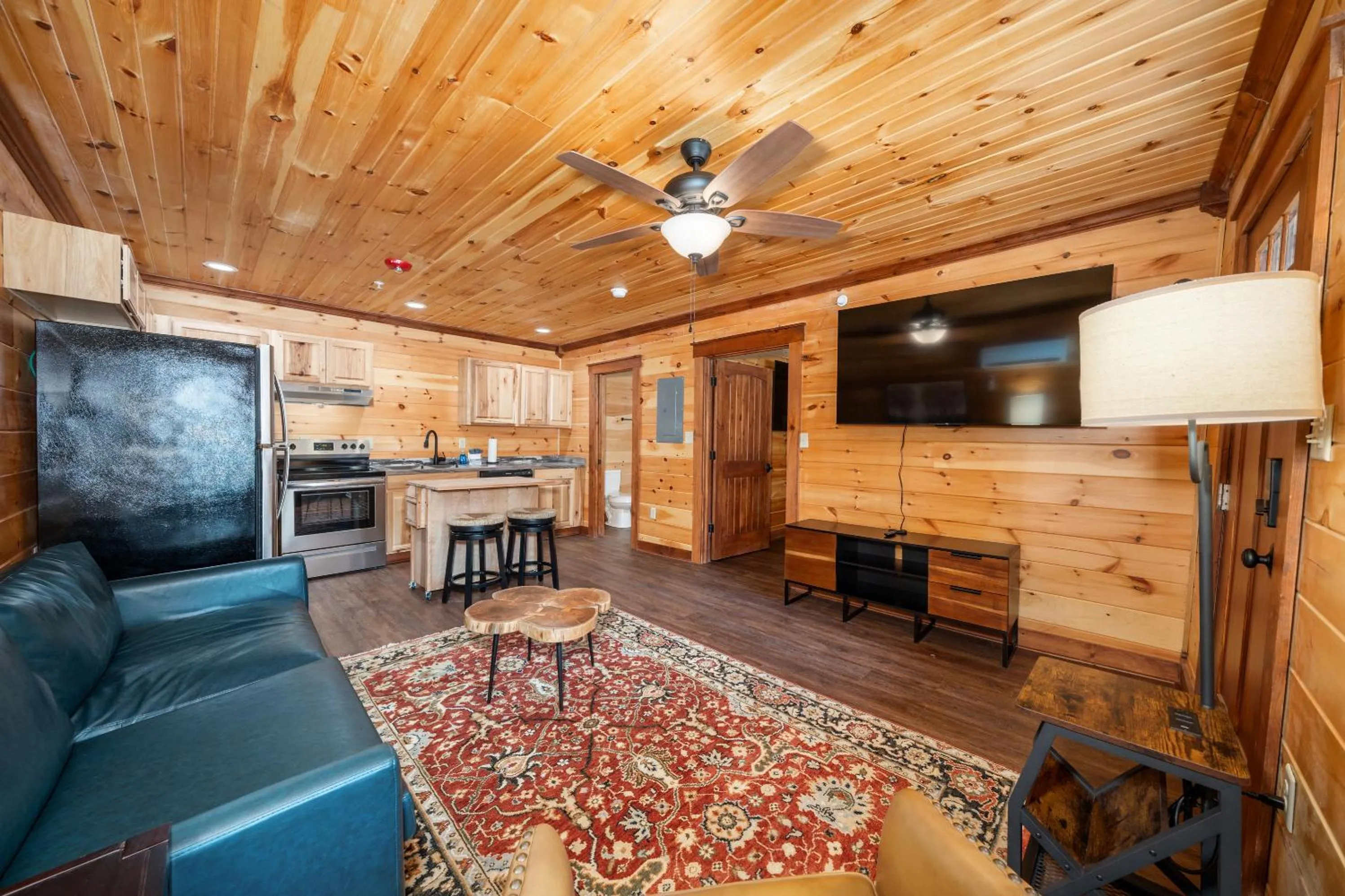 Photo of the whole room in Best Court