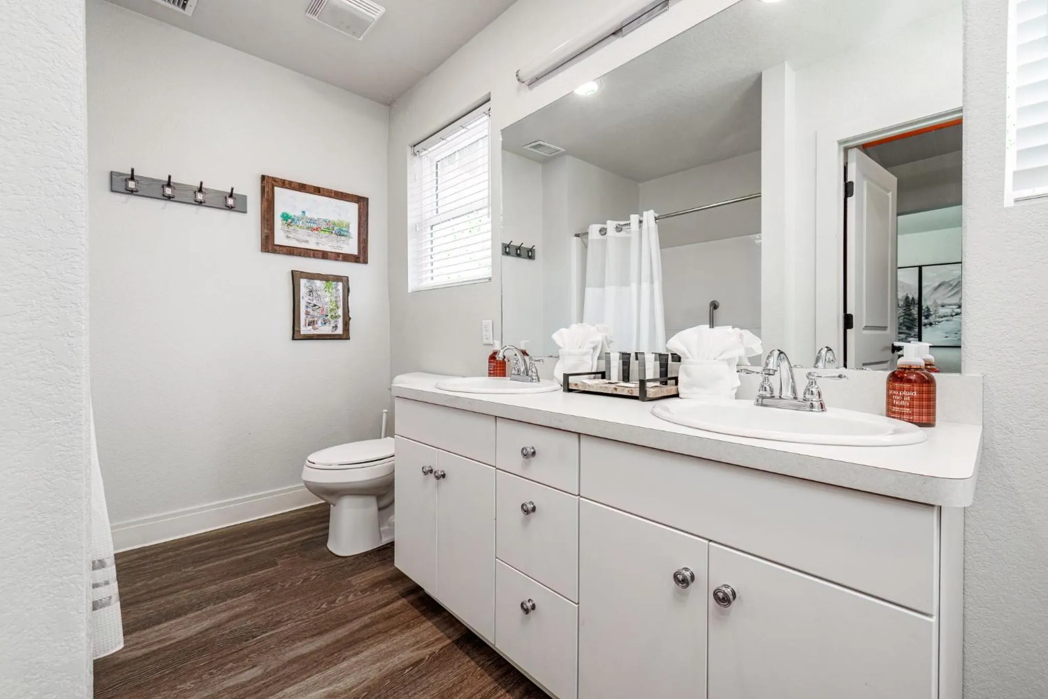 Bathroom in Best Court