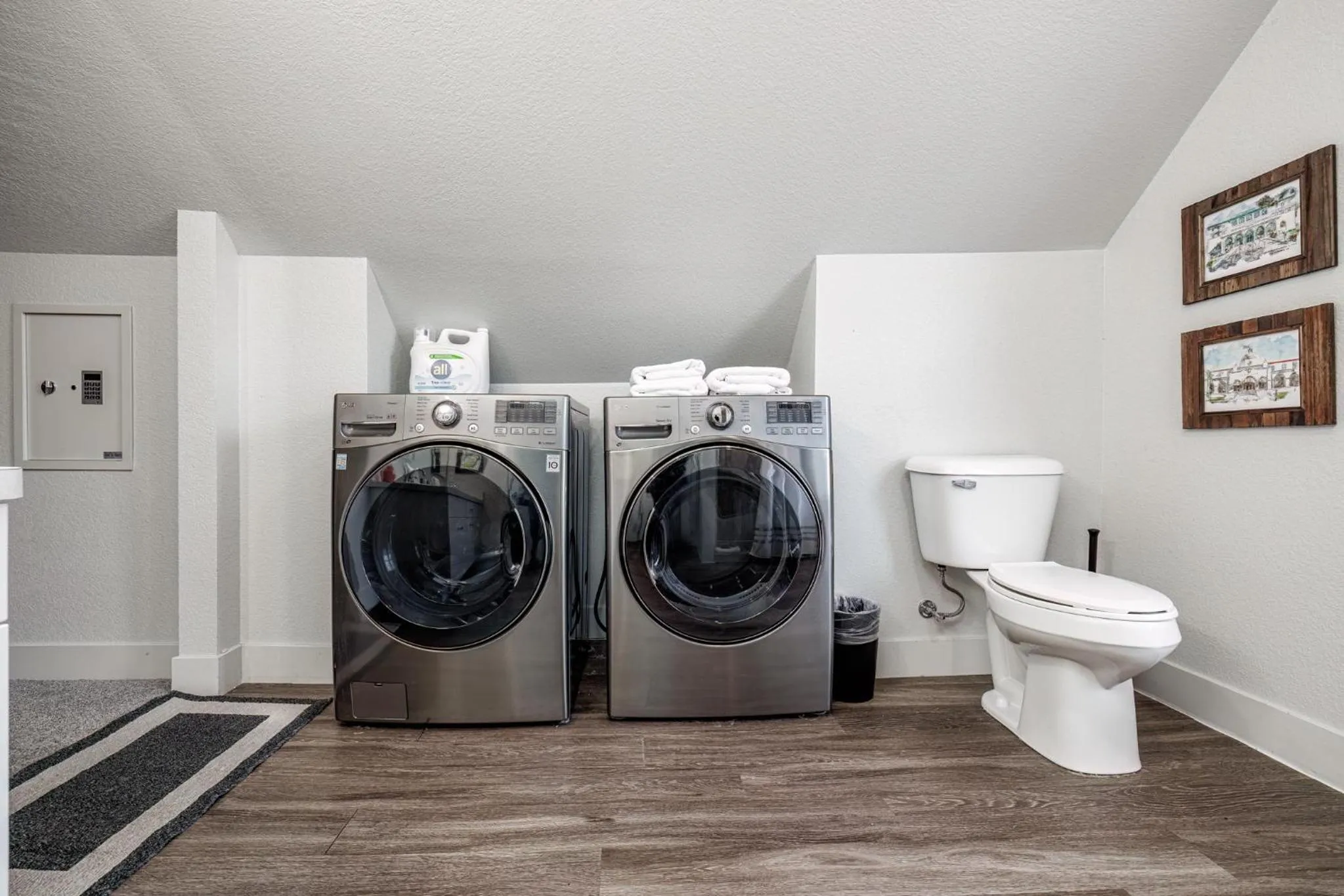 Bathroom in Best Court