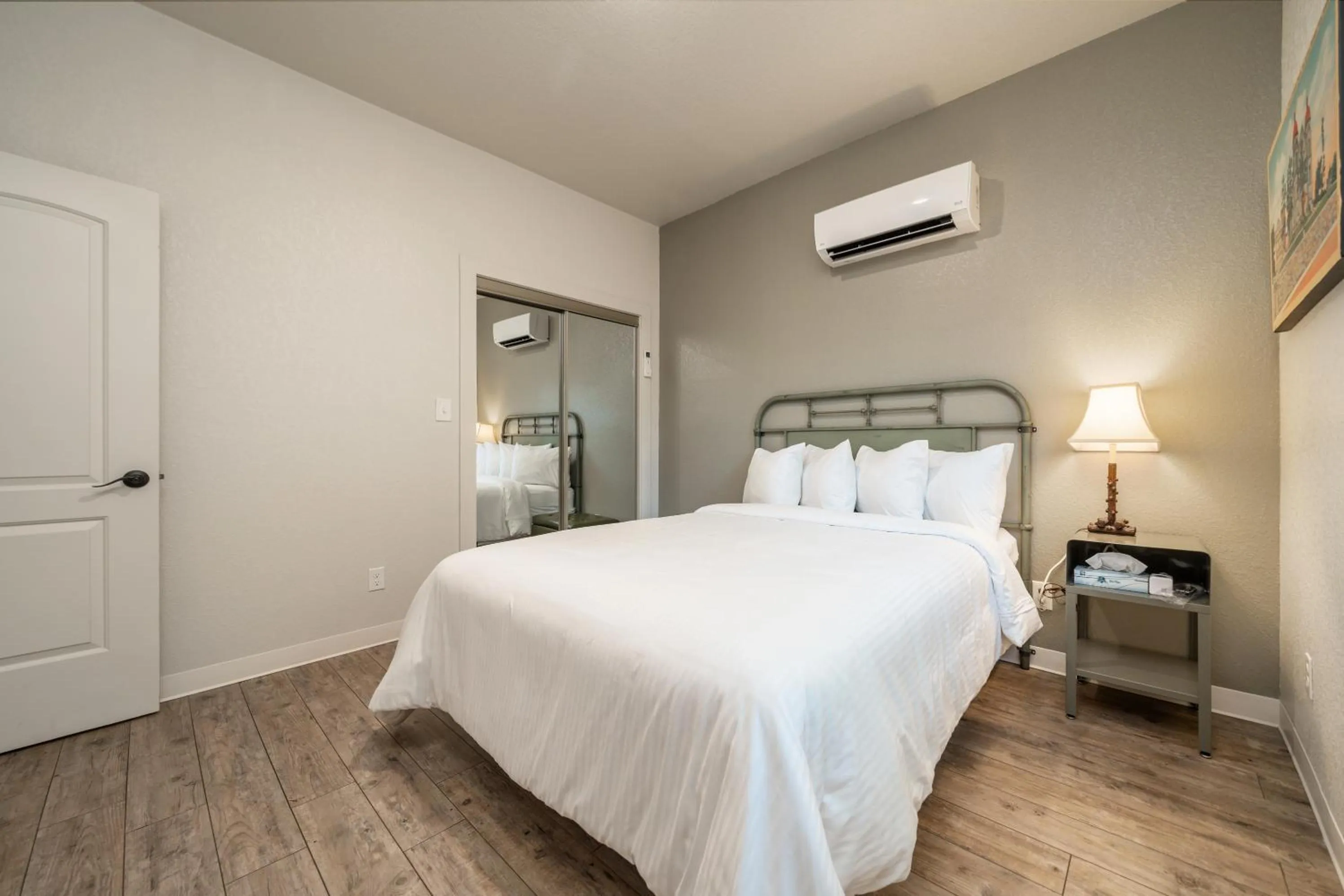 Bedroom, Bed in Best Court