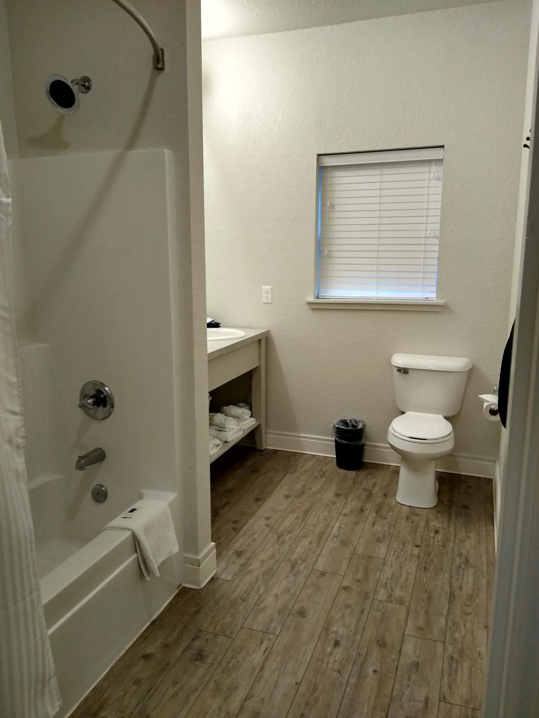 Bathroom in Best Court