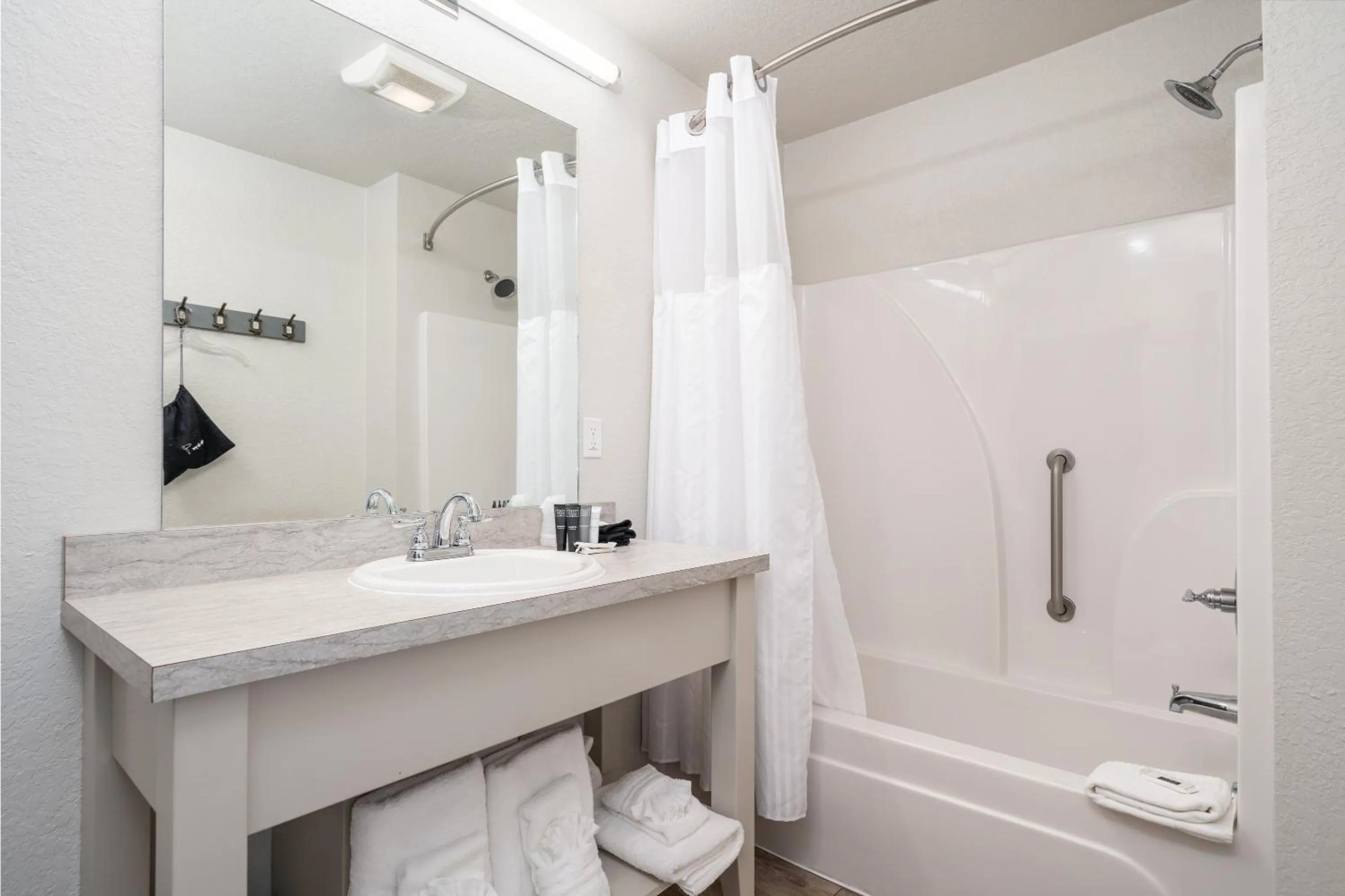 Bathroom in Best Court