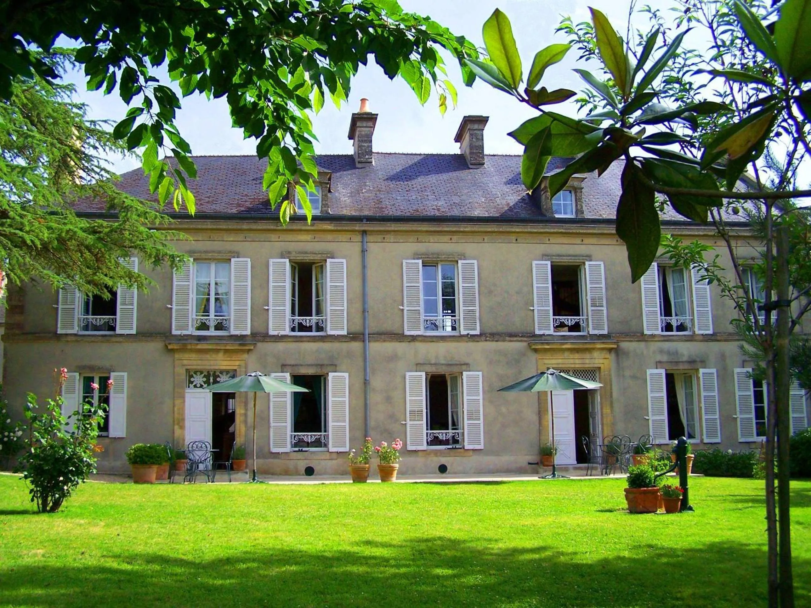 Facade/entrance in Clos de Bellefontaine B&B