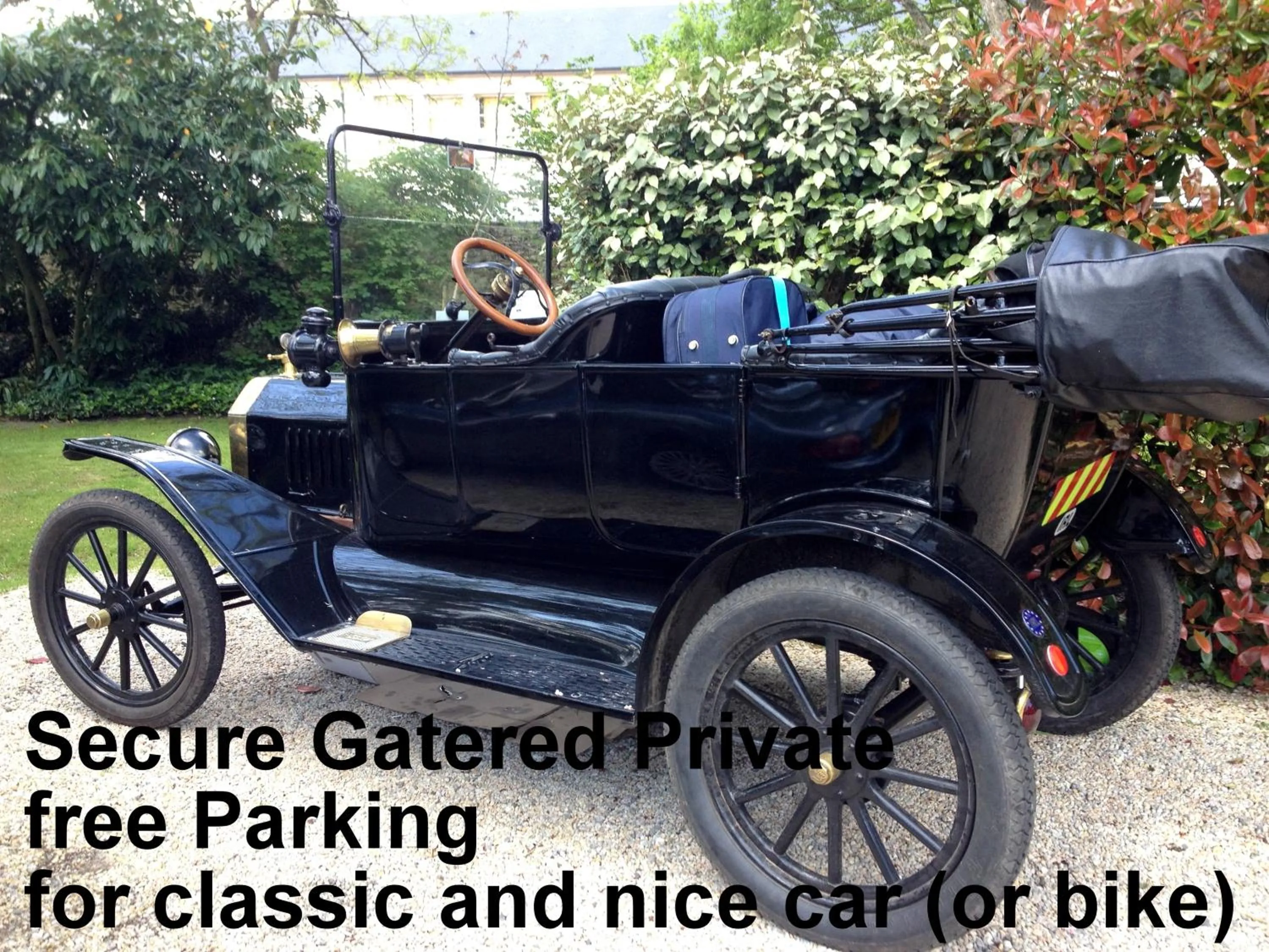 People in Clos de Bellefontaine B&B