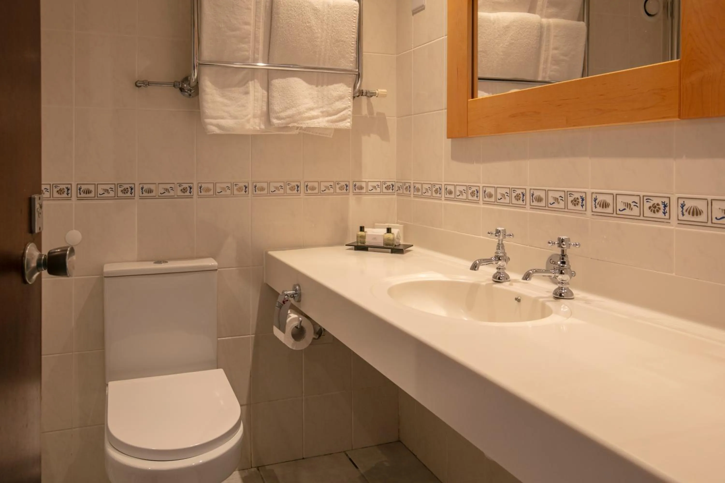 Bathroom in Swindon Blunsdon House Hotel, BW Premier Collection