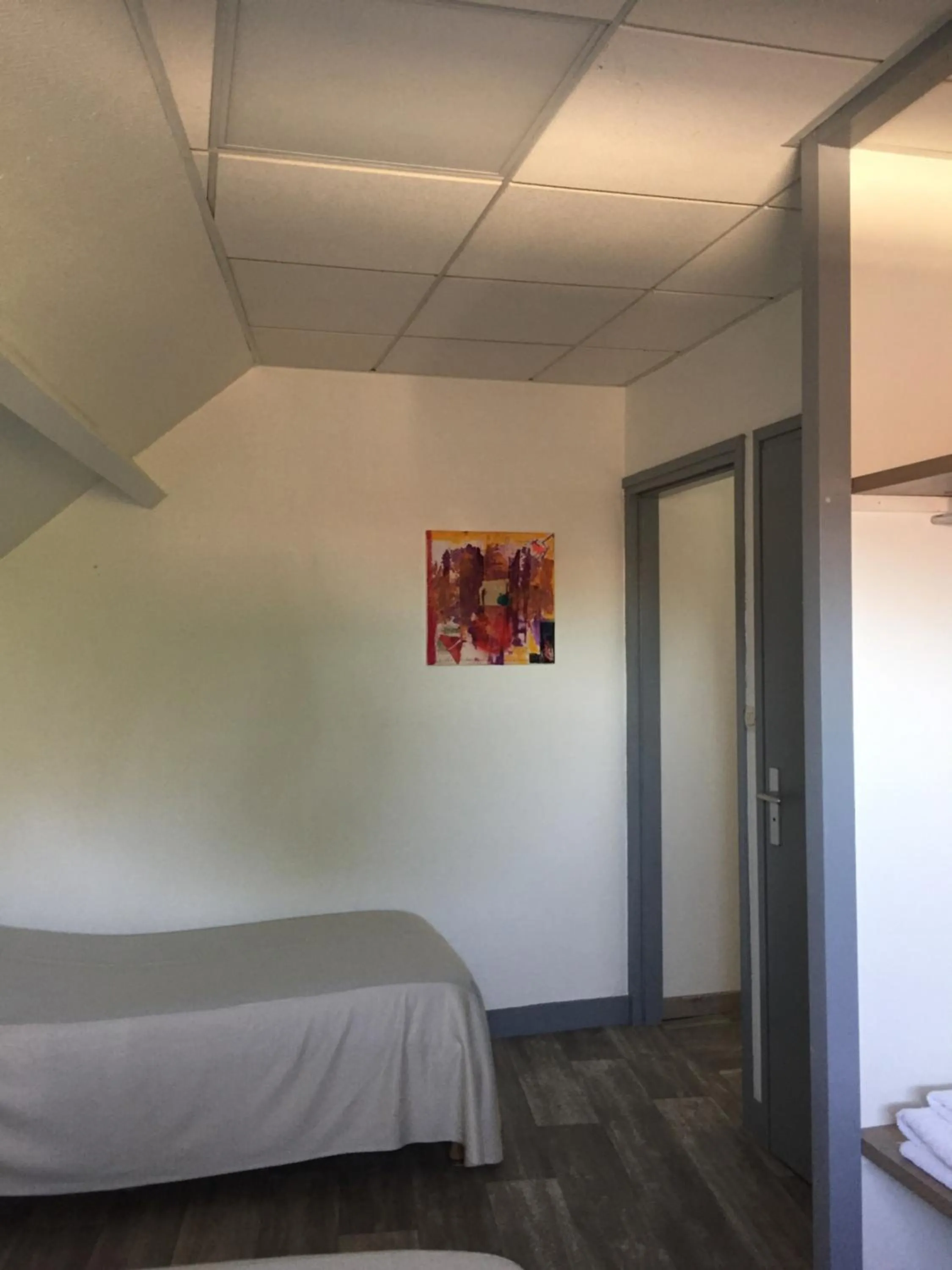 Bedroom, Bed in Hôtel De La Mare -restaurant pour les clients sur réservation