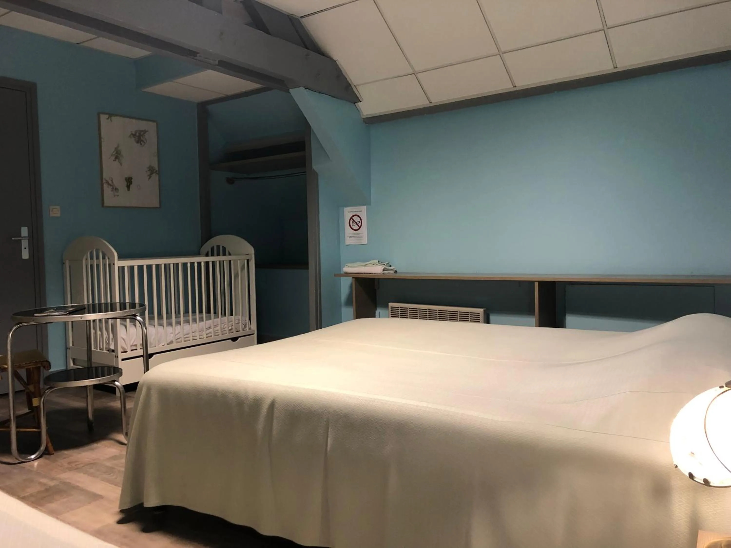 Photo of the whole room, Bed in Hôtel De La Mare -restaurant pour les clients sur réservation