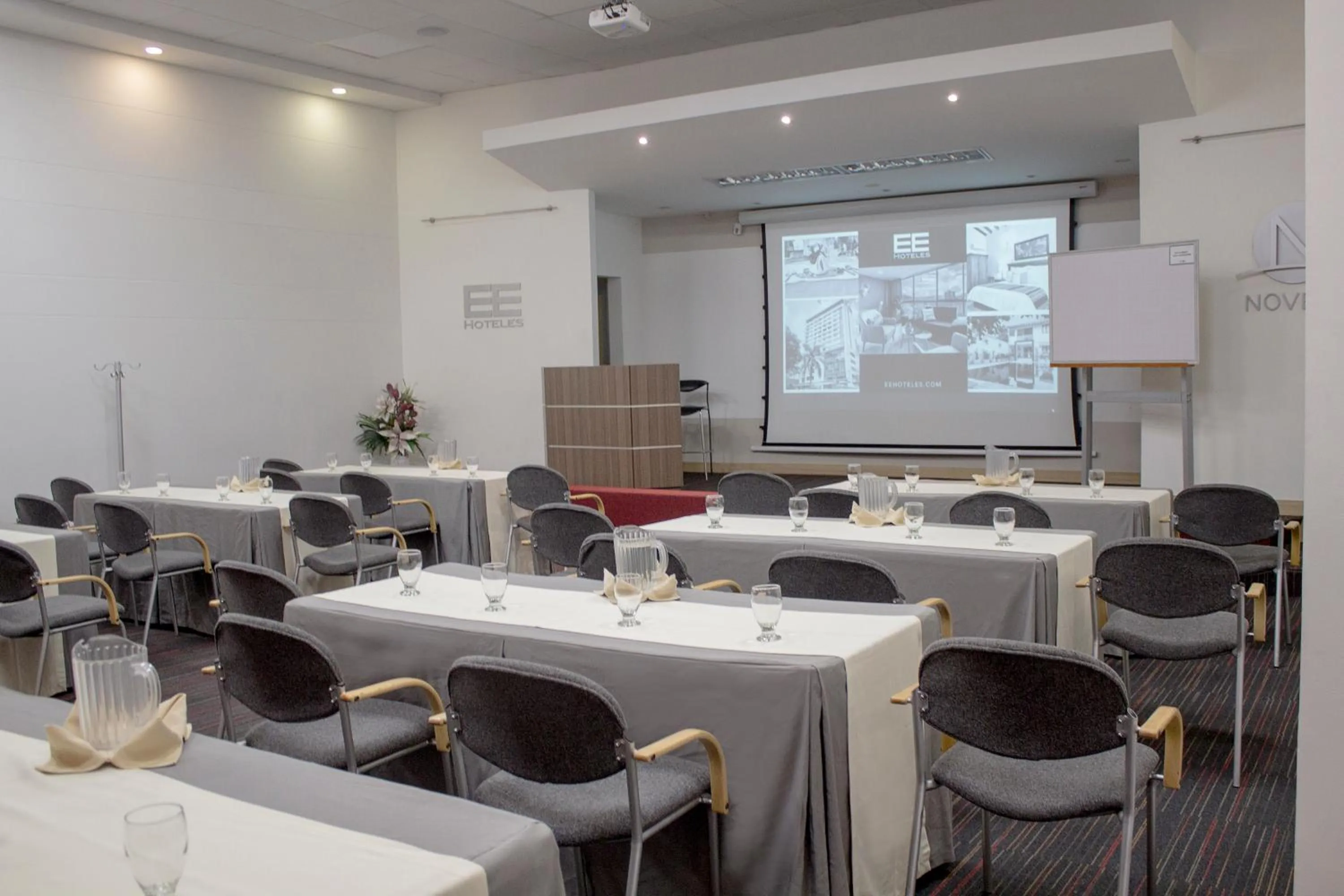 Meeting/conference room in Novelty Suites Hotel - Oviedo Mall