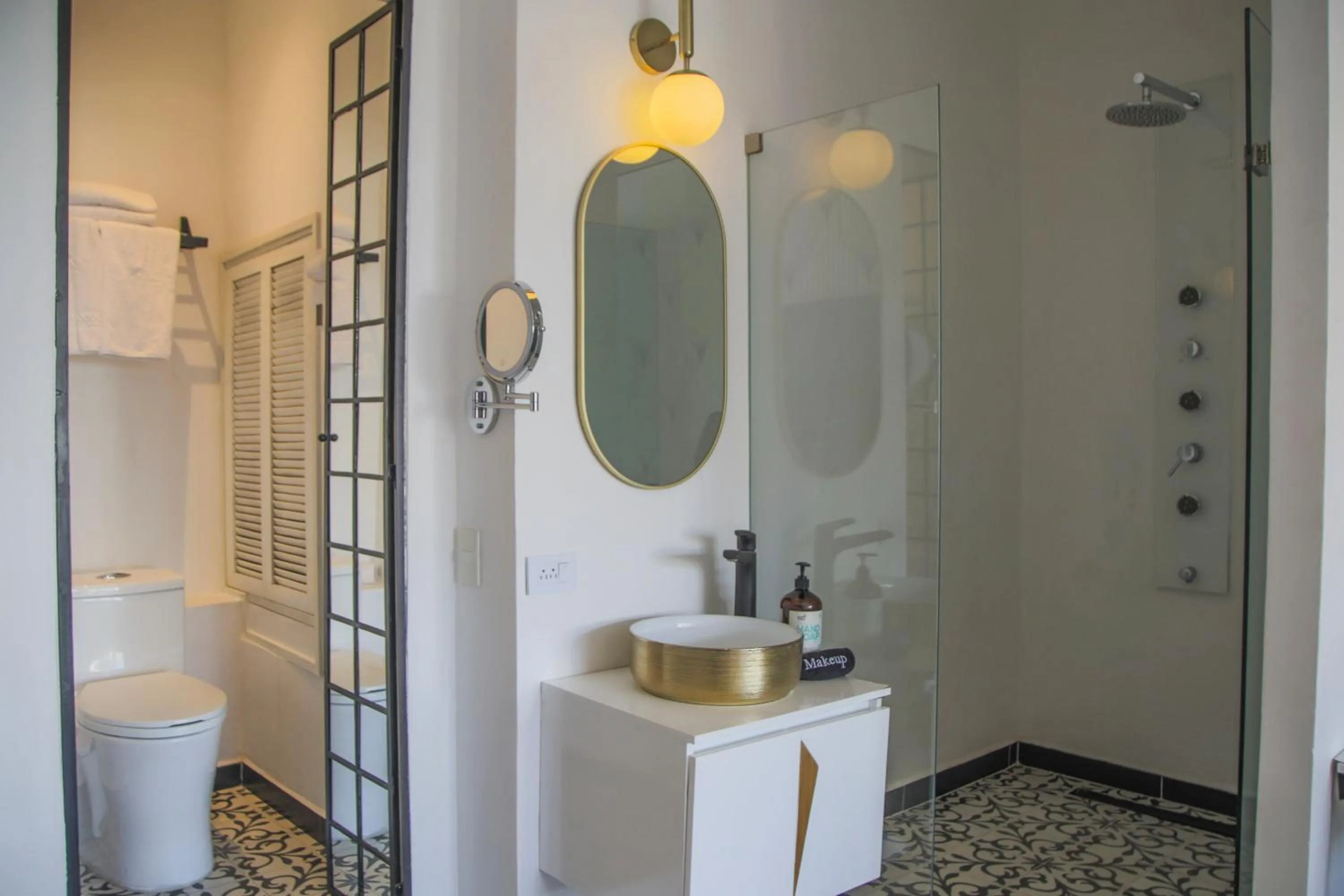 Shower in Casa Verde Boutique Hotel