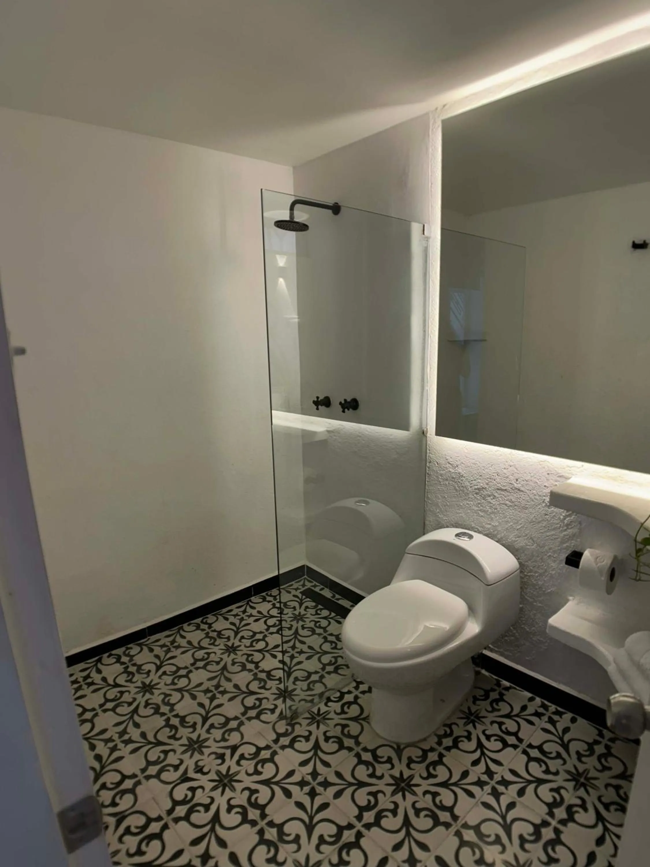 Shower in Casa Verde Boutique Hotel