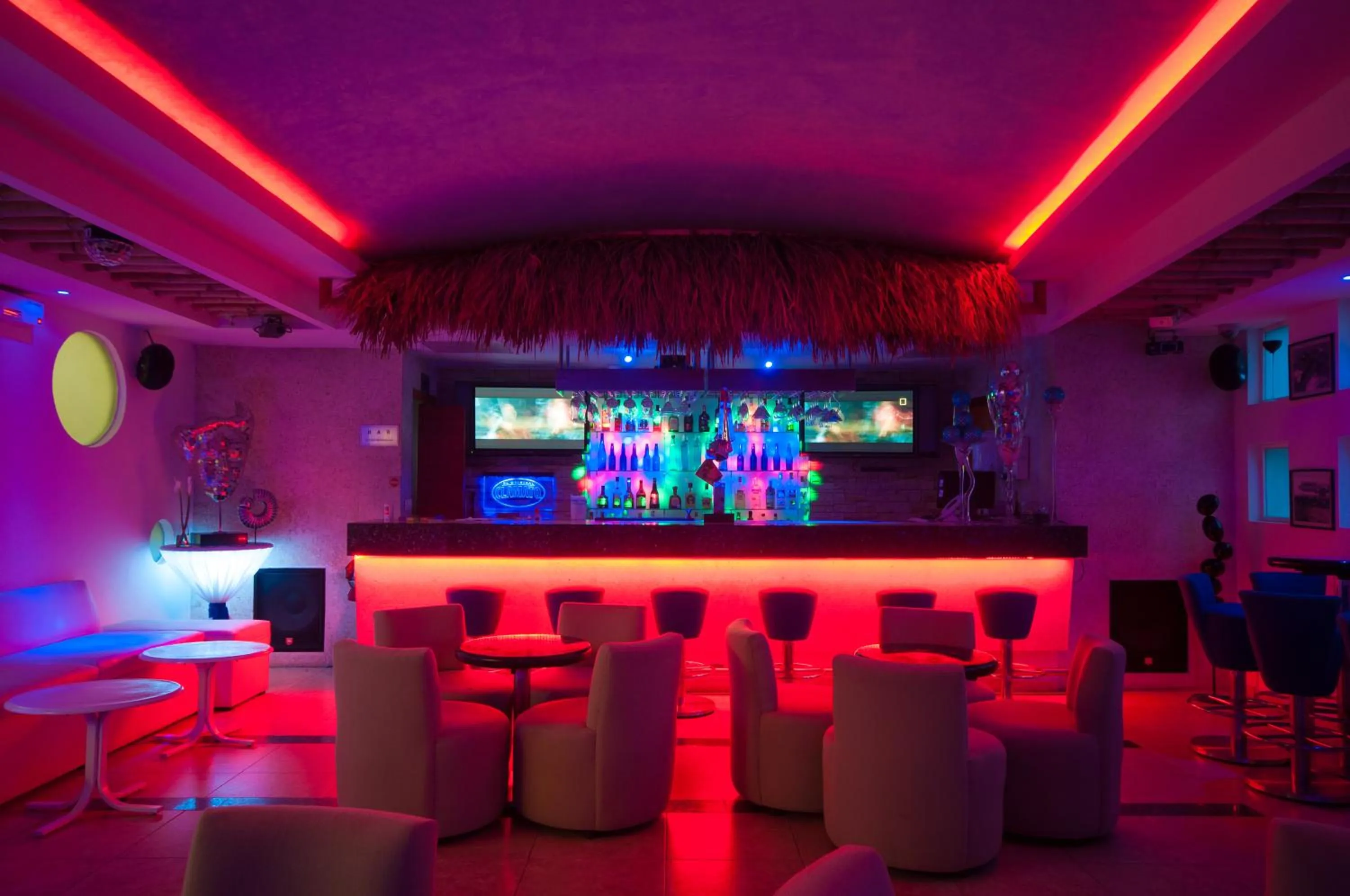 Lounge or bar in Artisan Playa Esmeralda Family Beach Hotel
