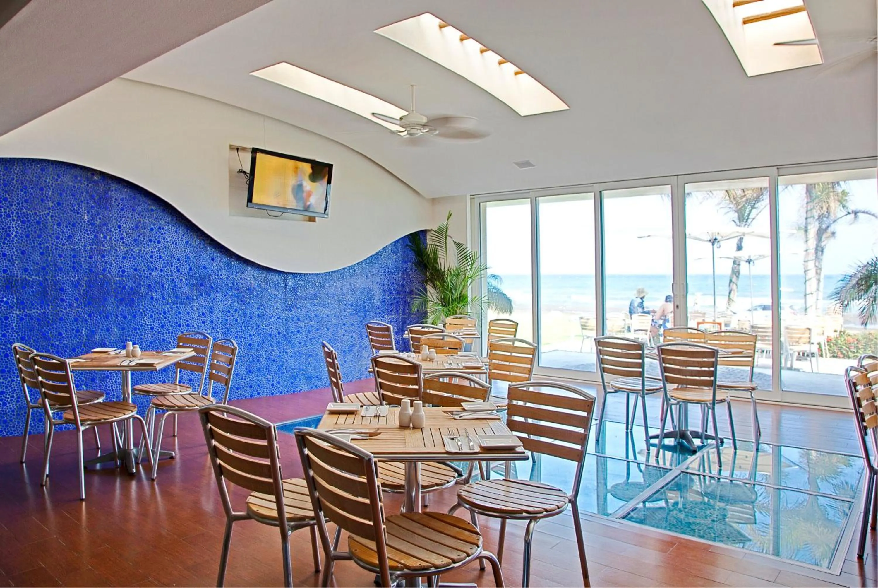 Restaurant/places to eat in Artisan Playa Esmeralda Family Beach Hotel