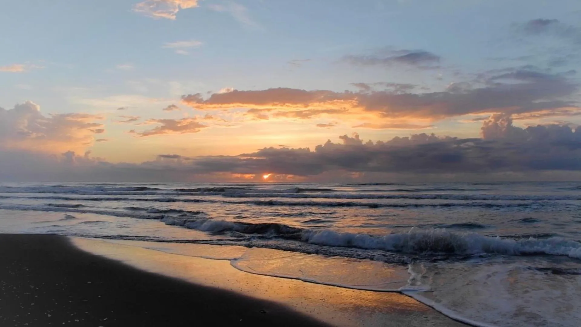 Activities in Artisan Playa Esmeralda Family Beach Hotel