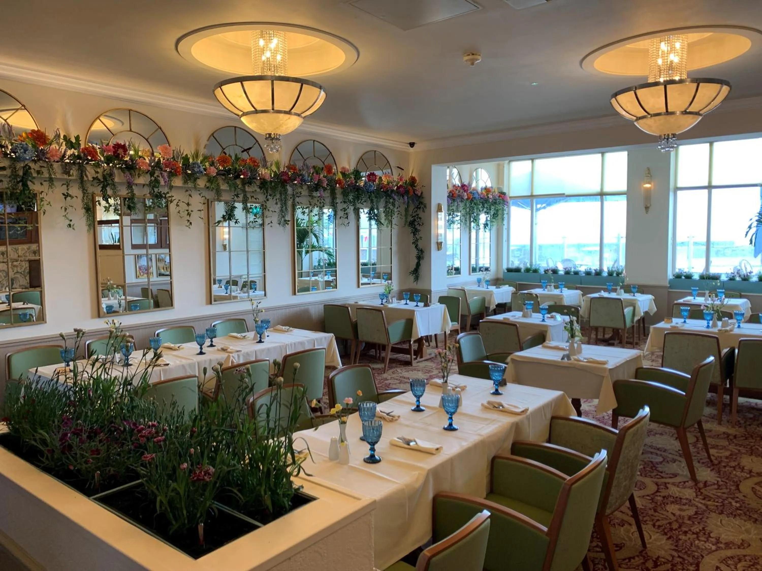 Restaurant/places to eat in Pier Hotel