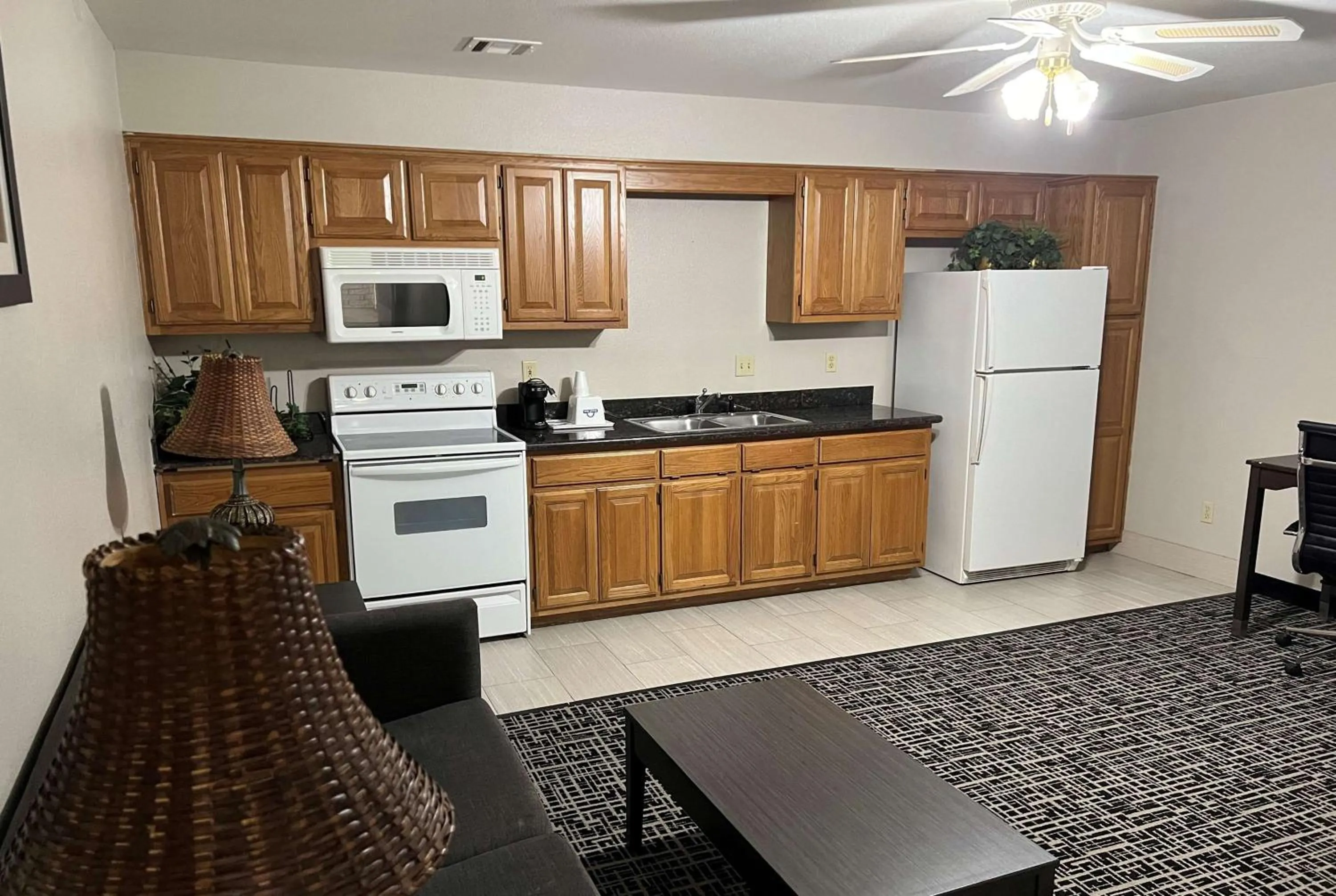 Kitchen or kitchenette in Days Inn by Wyndham Grove