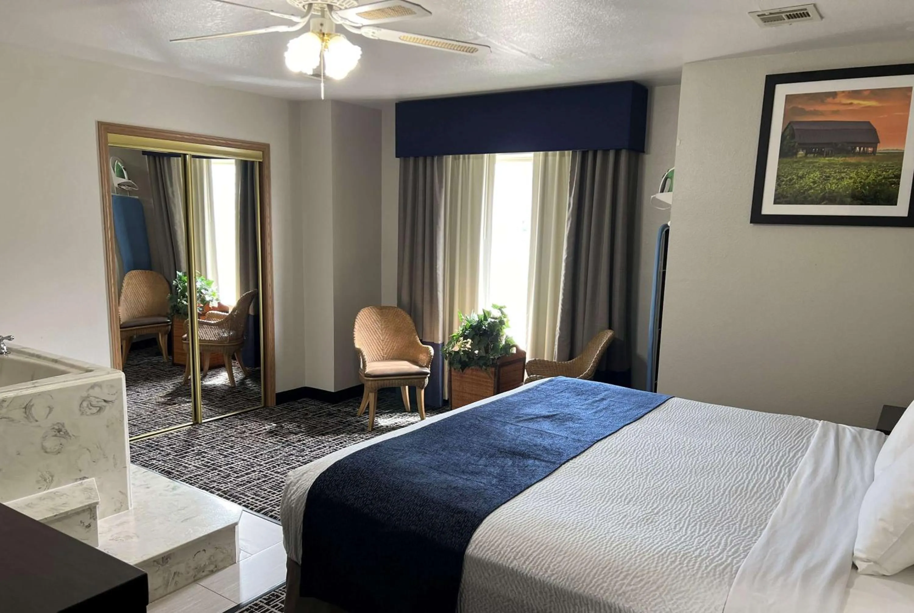 Photo of the whole room, Bed in Days Inn by Wyndham Grove