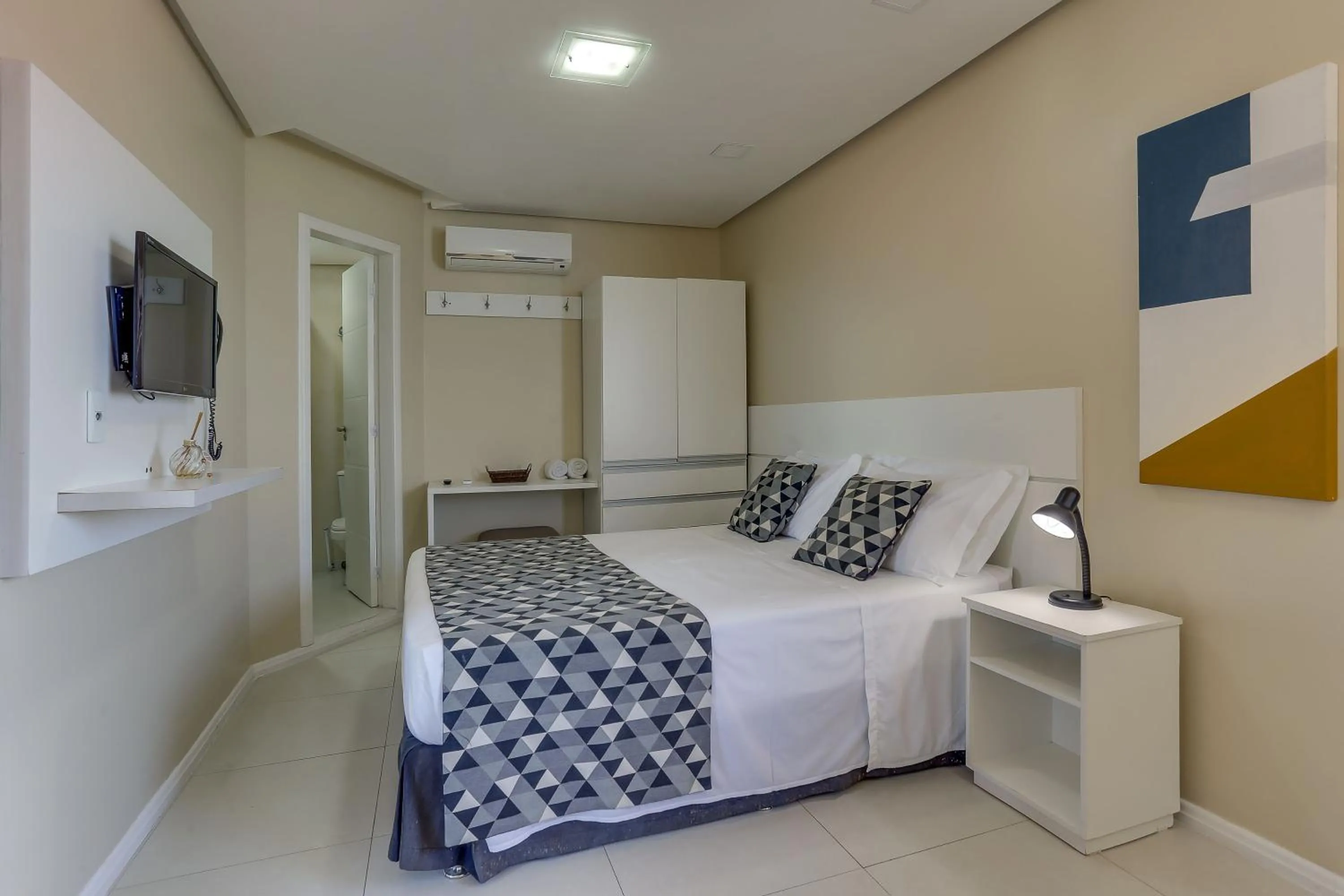 Photo of the whole room, Bed in Flat Pietra