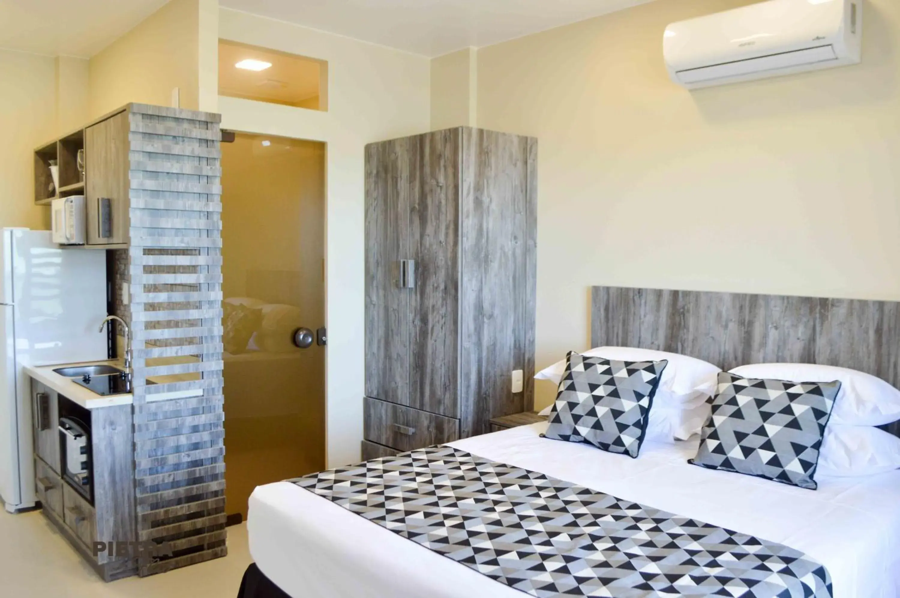 Double Room with Balcony and Sea View in Flat Pietra Double Room with Balcony and Sea View in Flat Pietra