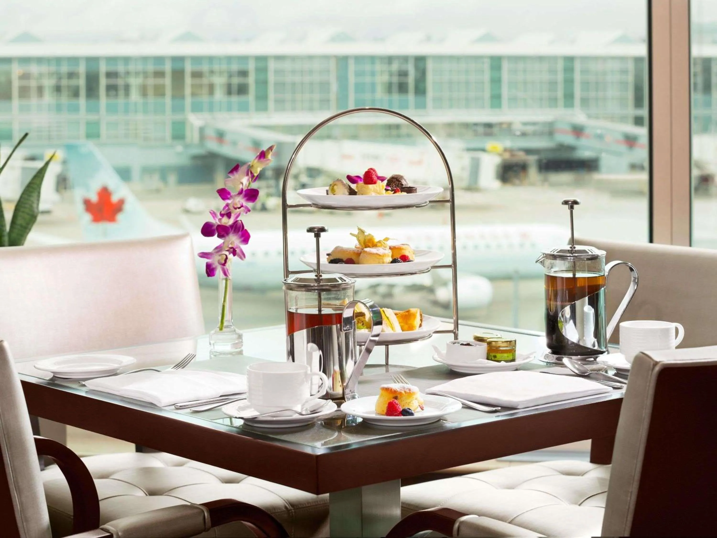 Restaurant/places to eat in Fairmont Vancouver Airport In-Terminal Hotel