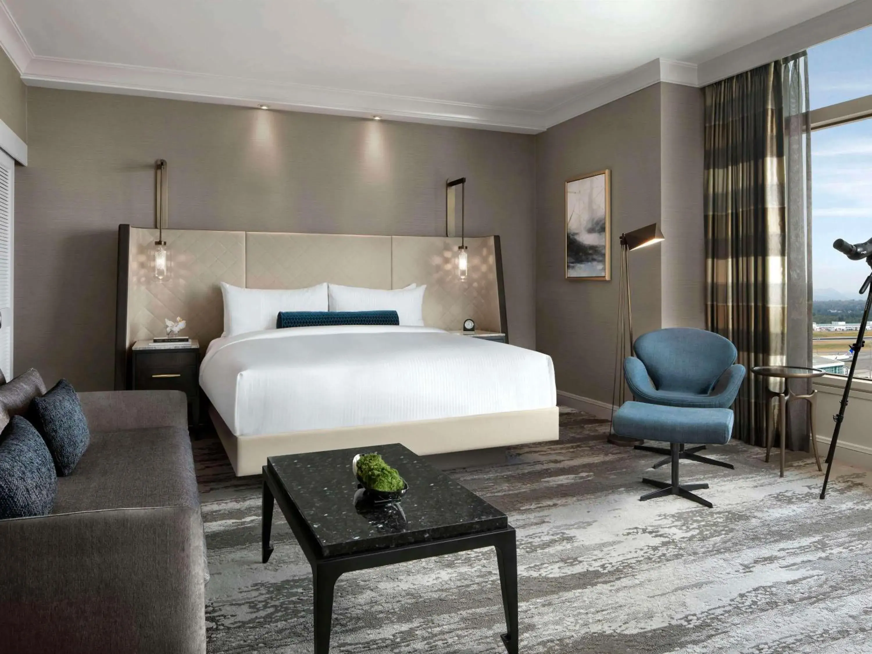 Fairmont Gold Junior King Suite in Fairmont Vancouver Airport In-Terminal Hotel Fairmont Gold Junior King Suite in Fairmont Vancouver Airport In-Terminal Hotel