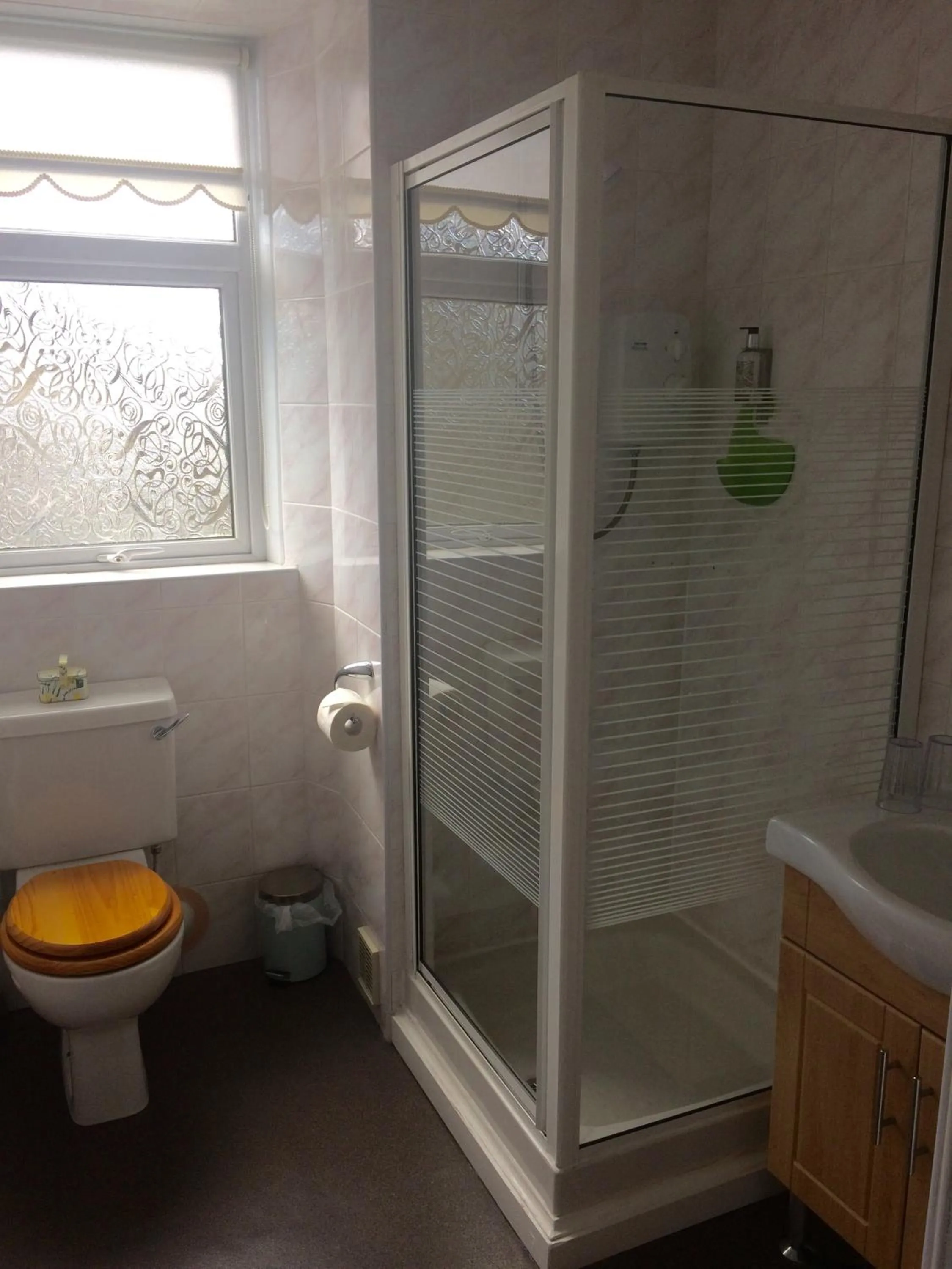 Bathroom in Invergarry Room Only Guest House For Adults