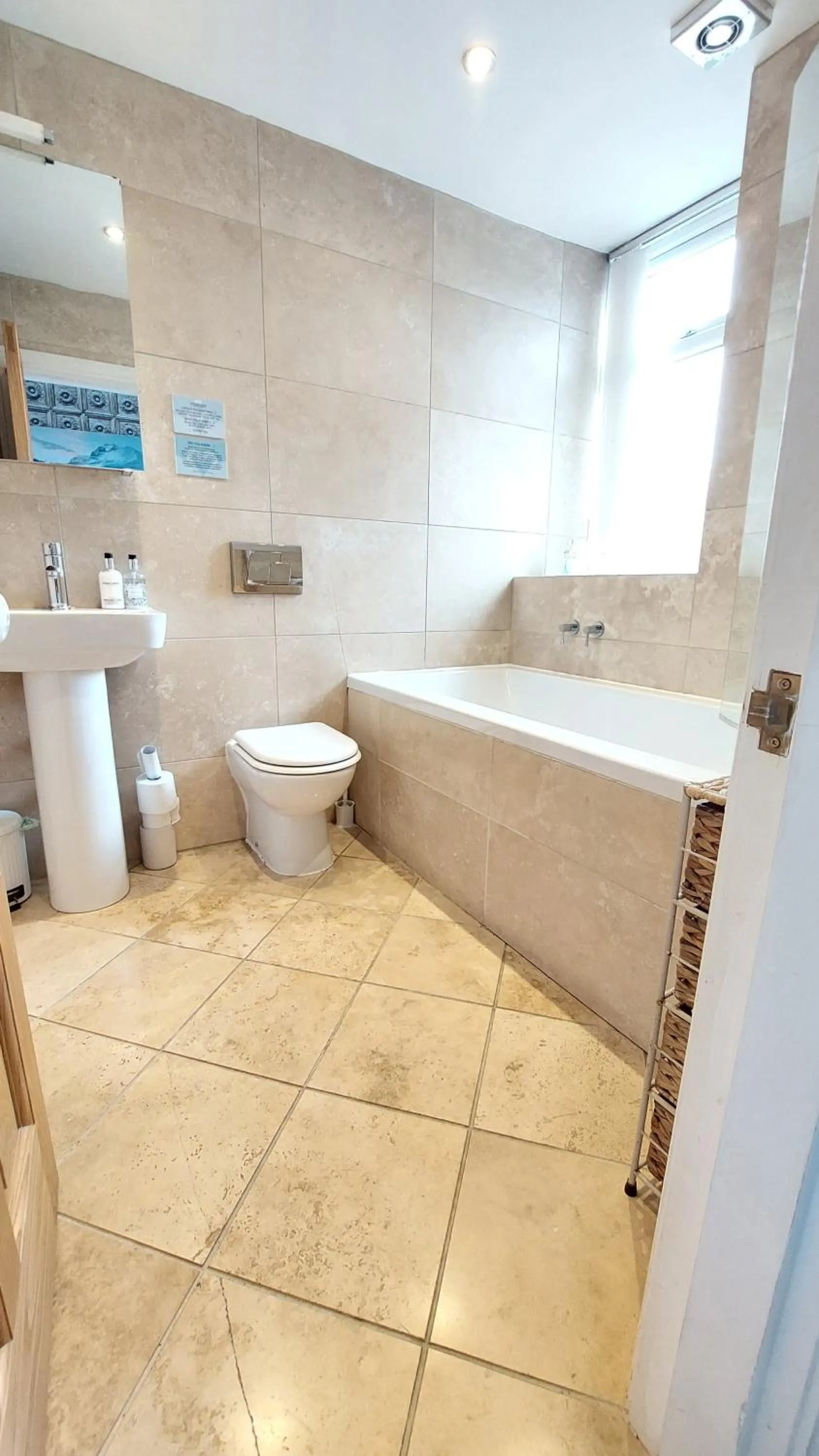 Bathroom in Invergarry Room Only Guest House For Adults