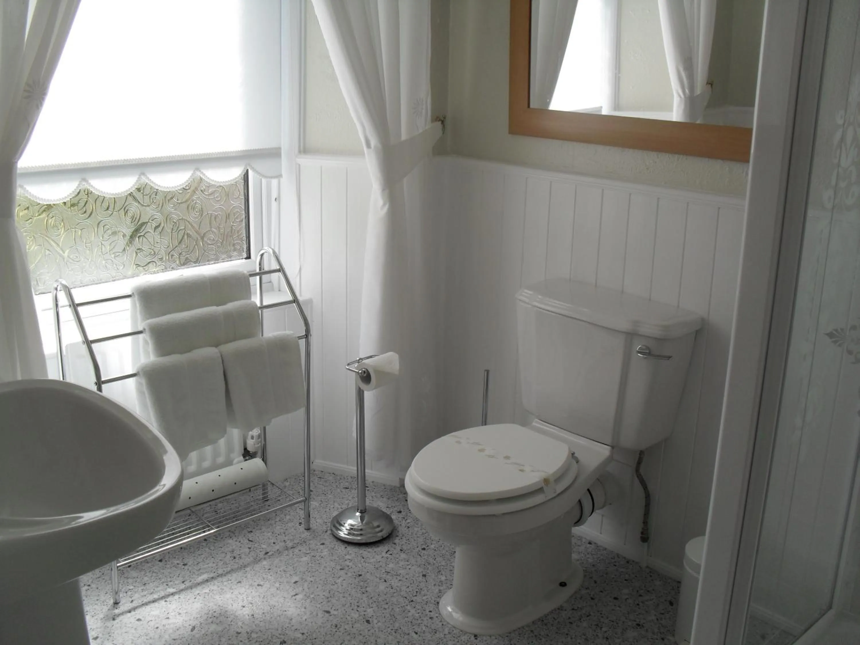 Shower in Invergarry Room Only Guest House For Adults