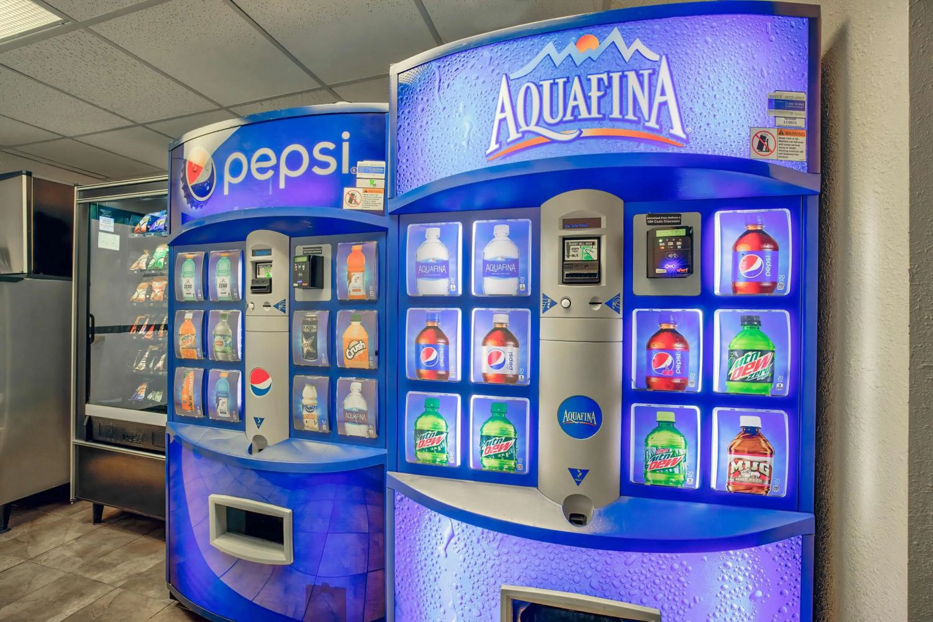 Property building in Motel 6-Duluth, MN