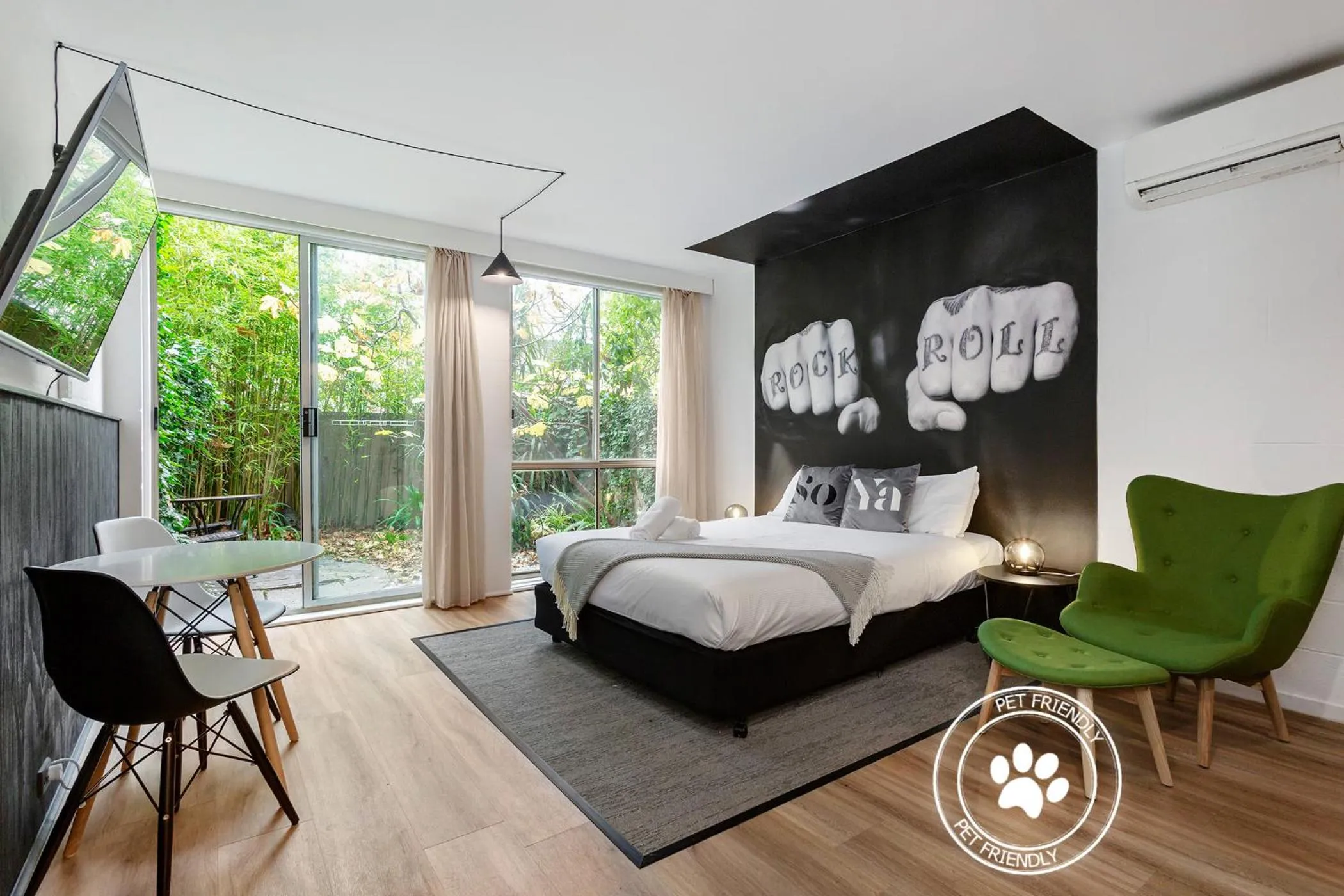 Bed in SoYa on Davis Apartment Hotel