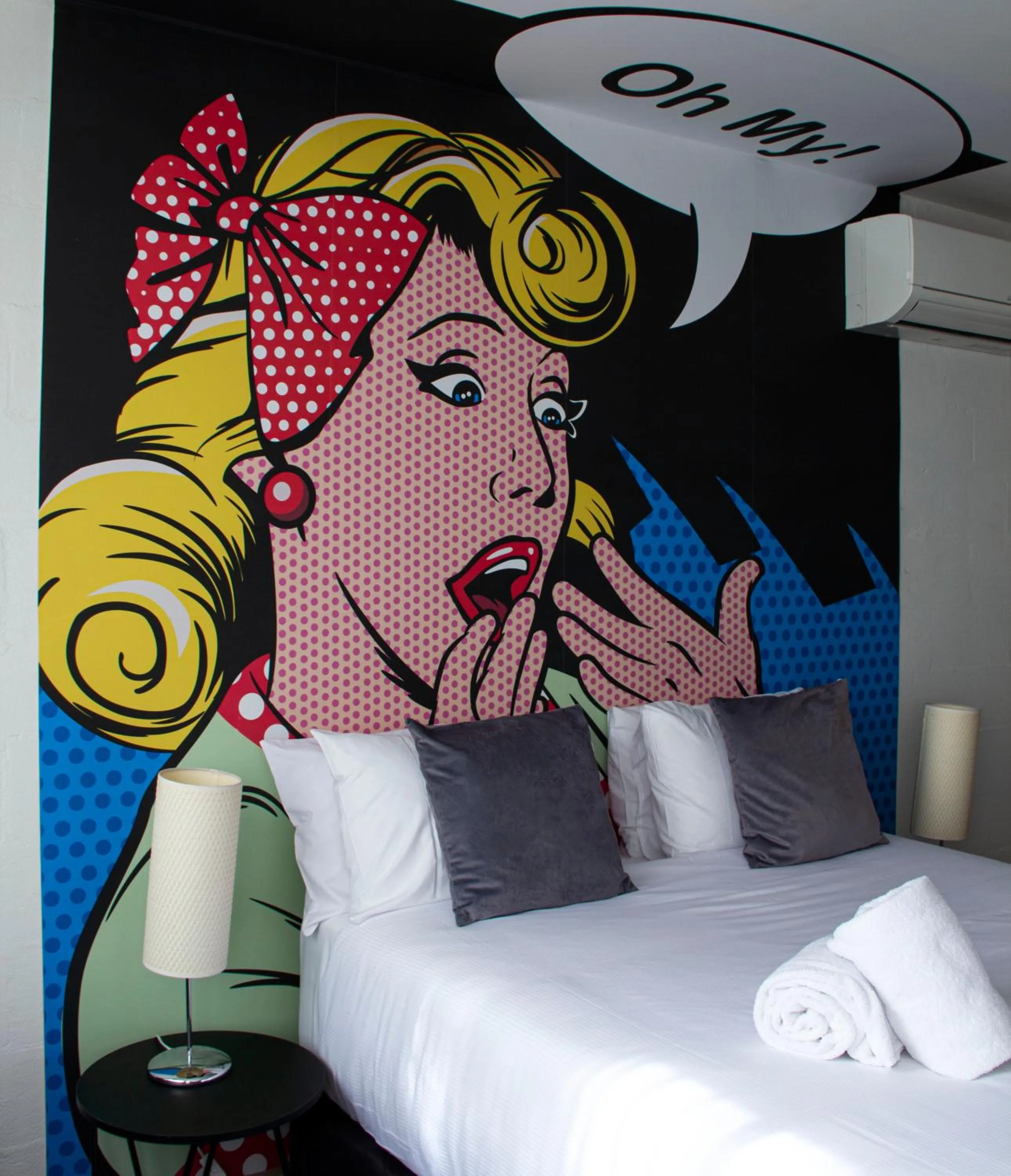 Bed in SoYa on Davis Apartment Hotel