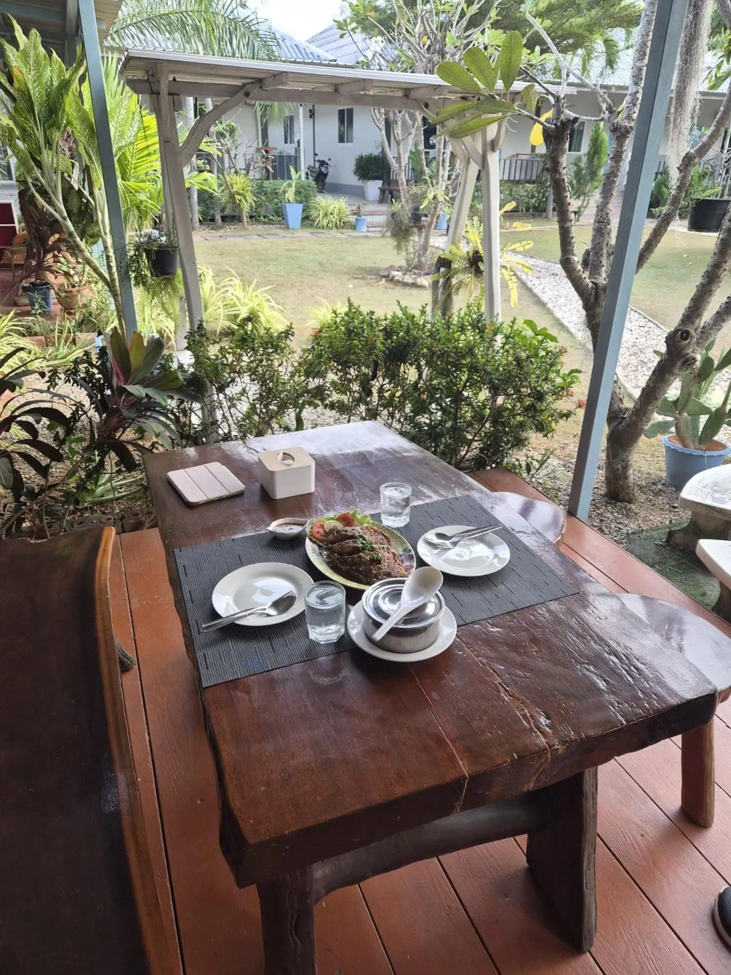 Restaurant/places to eat in Happy Mind Resort