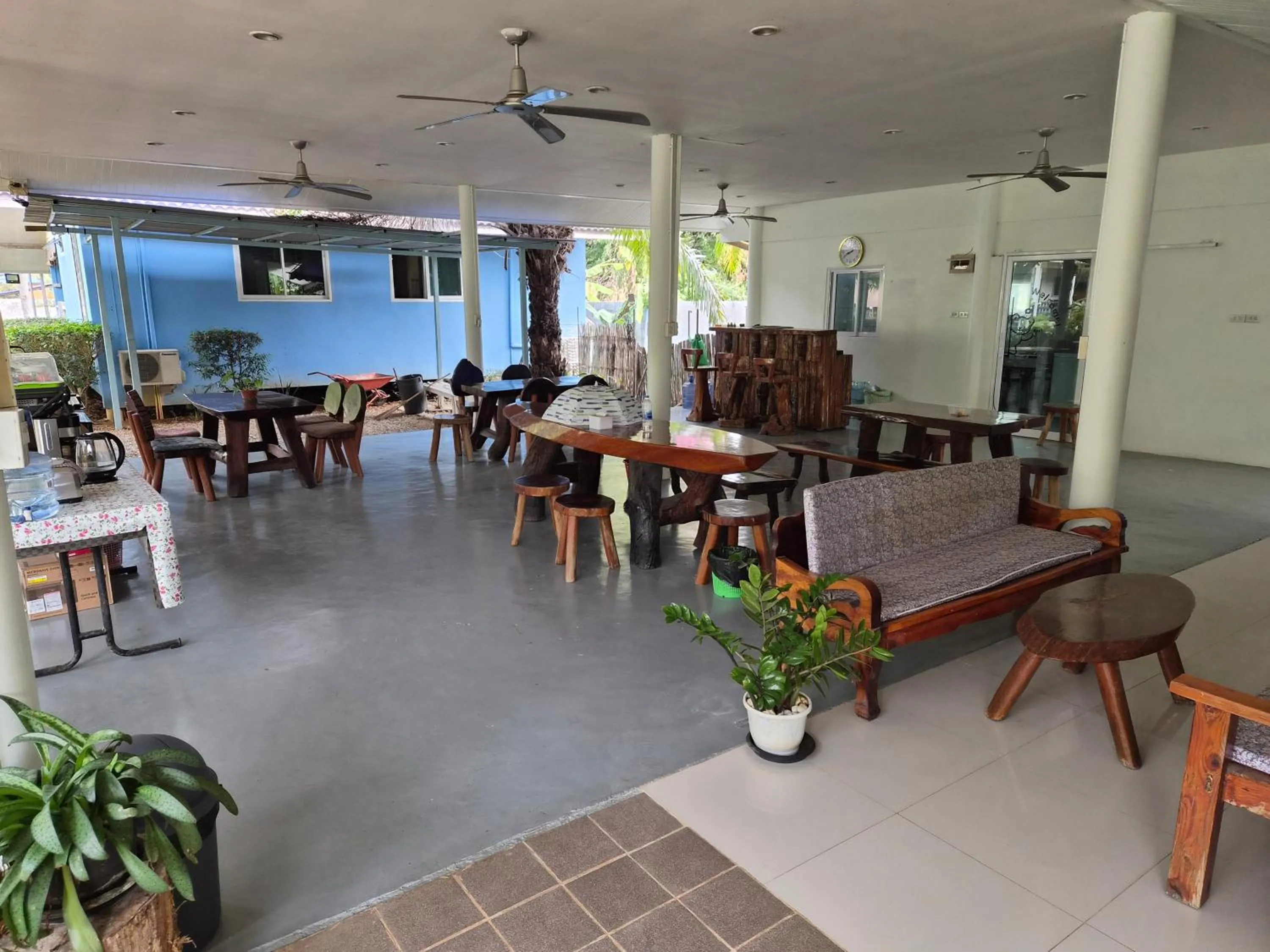 Restaurant/places to eat in Happy Mind Resort