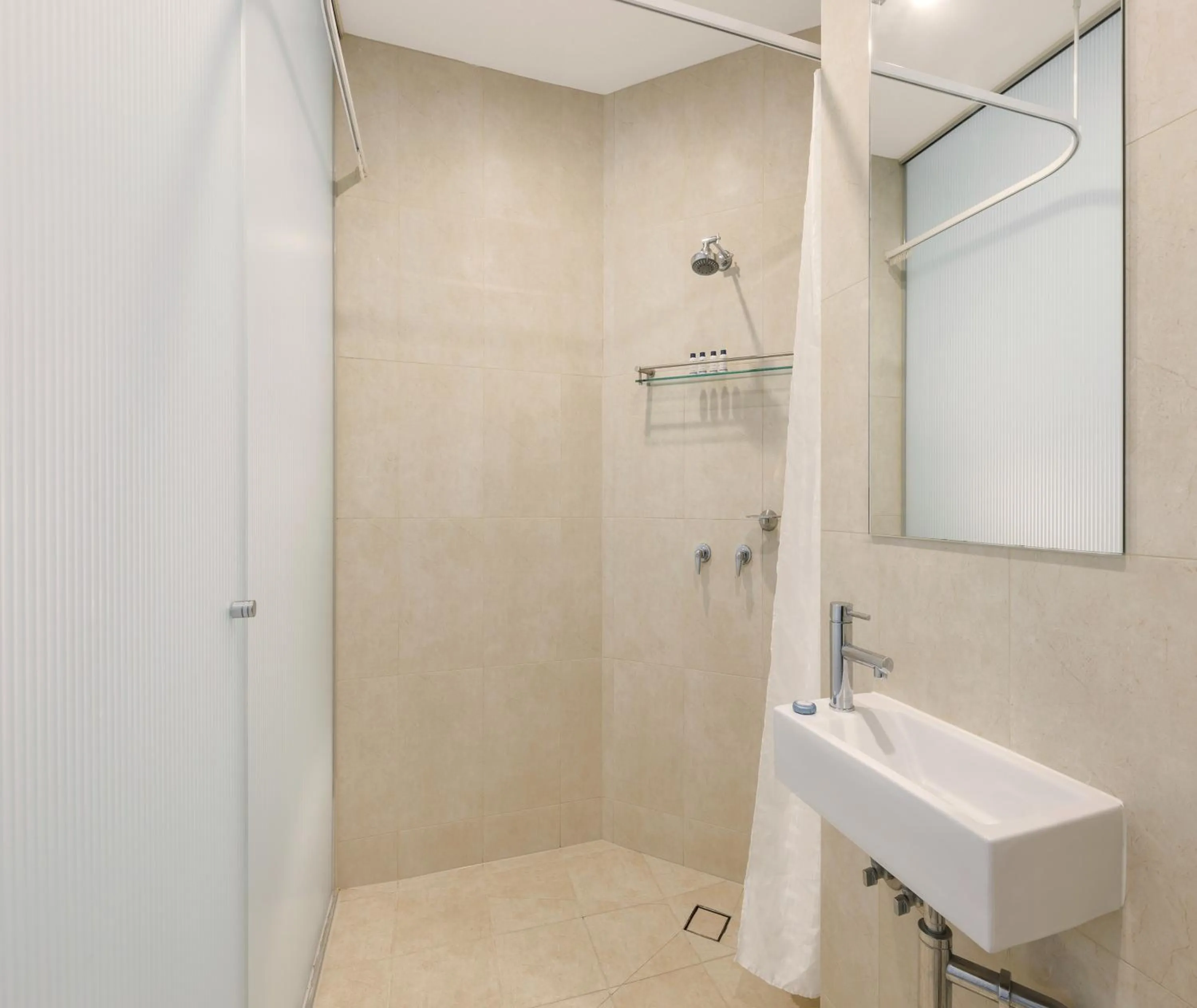 Bathroom in Oaks Melbourne on Collins Suites