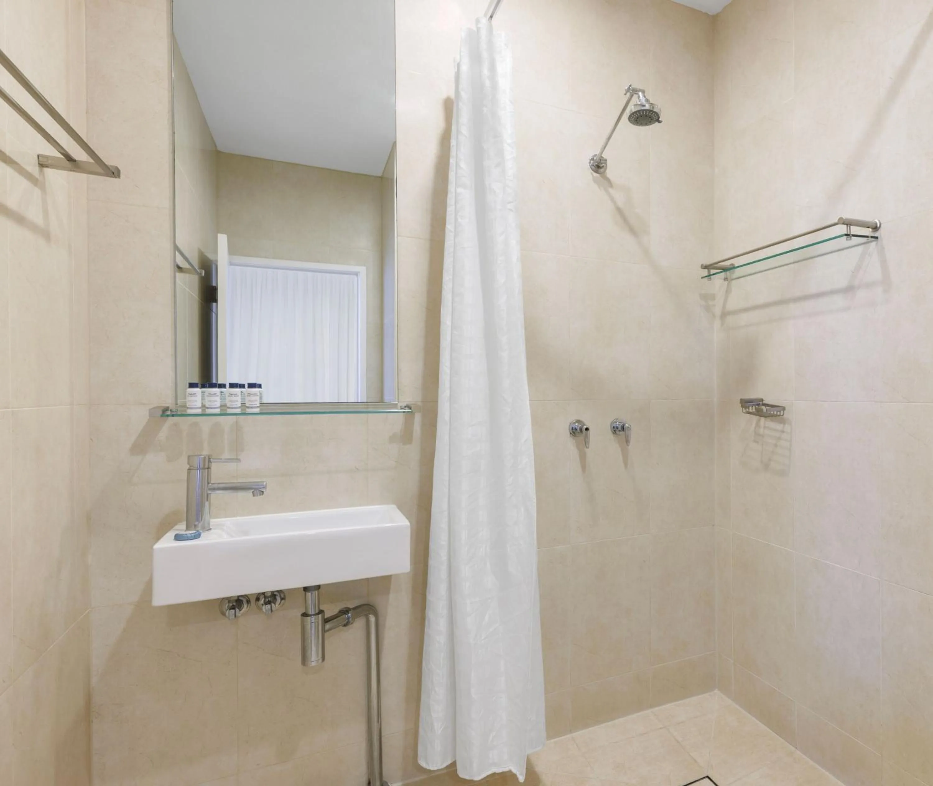 Shower in Oaks Melbourne on Collins Suites