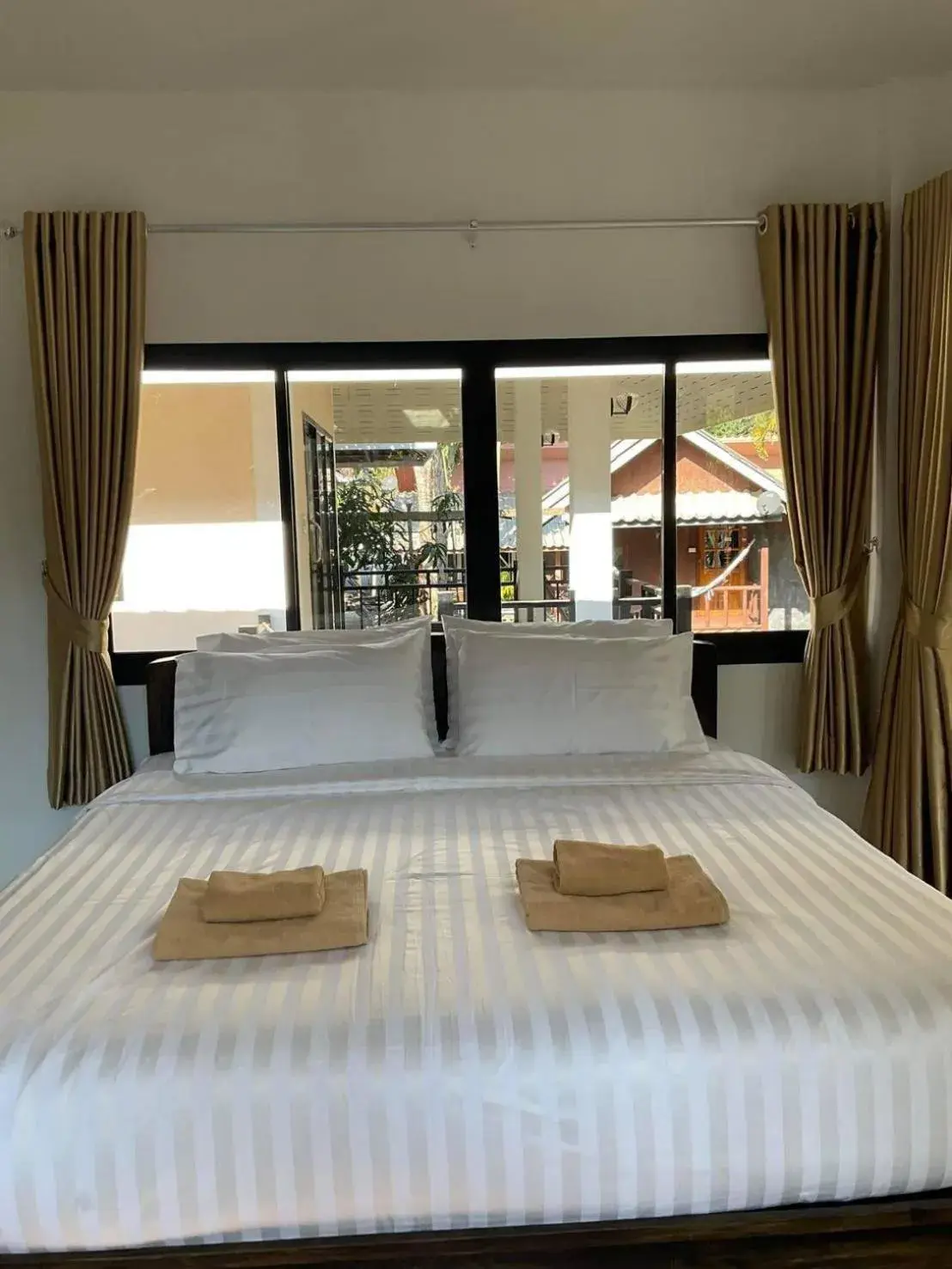 Double Room with Balcony - single occupancy in Family Hut Pai Double Room with Balcony - single occupancy in Family Hut Pai