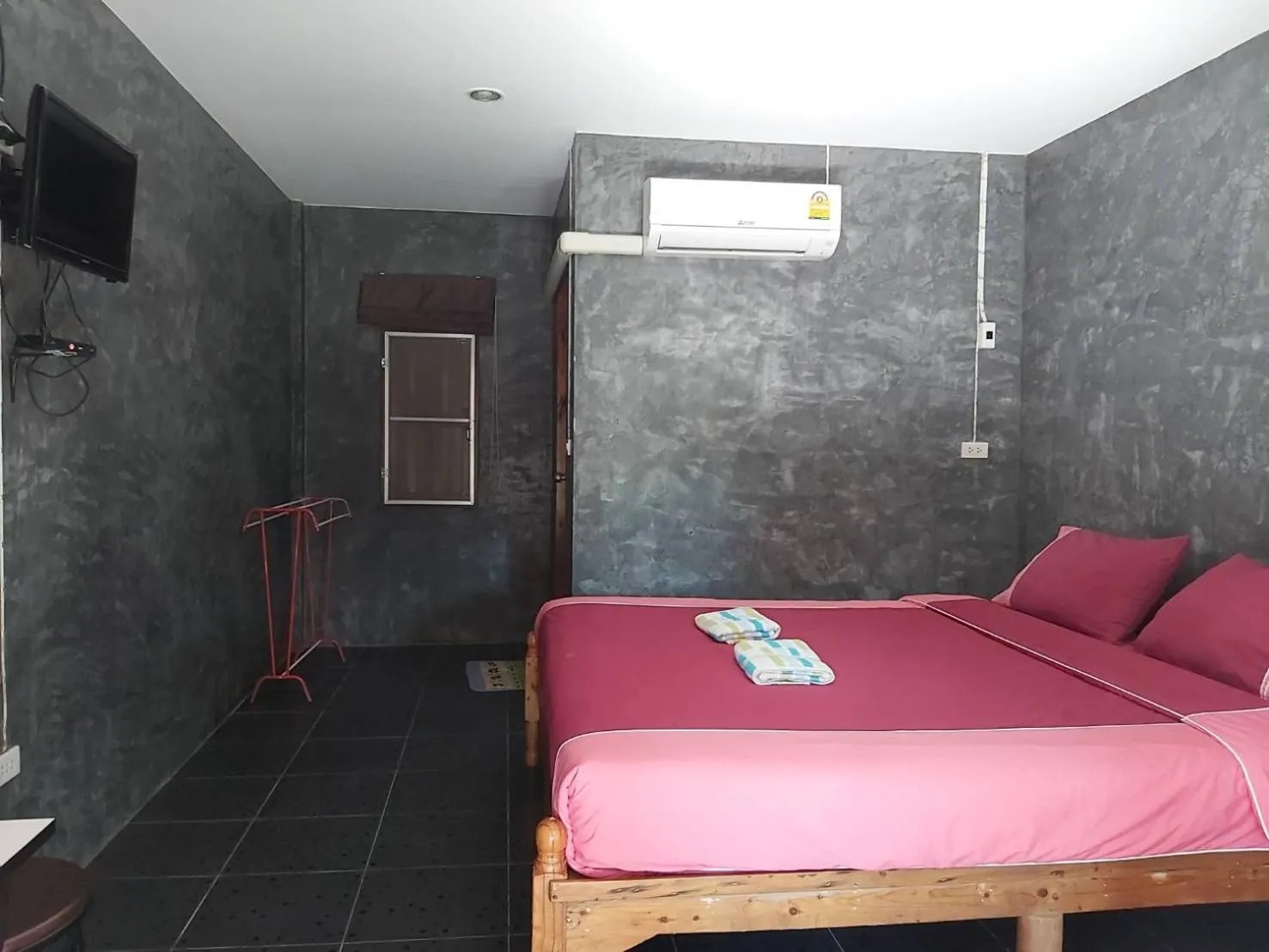 Bed in Family Hut Pai