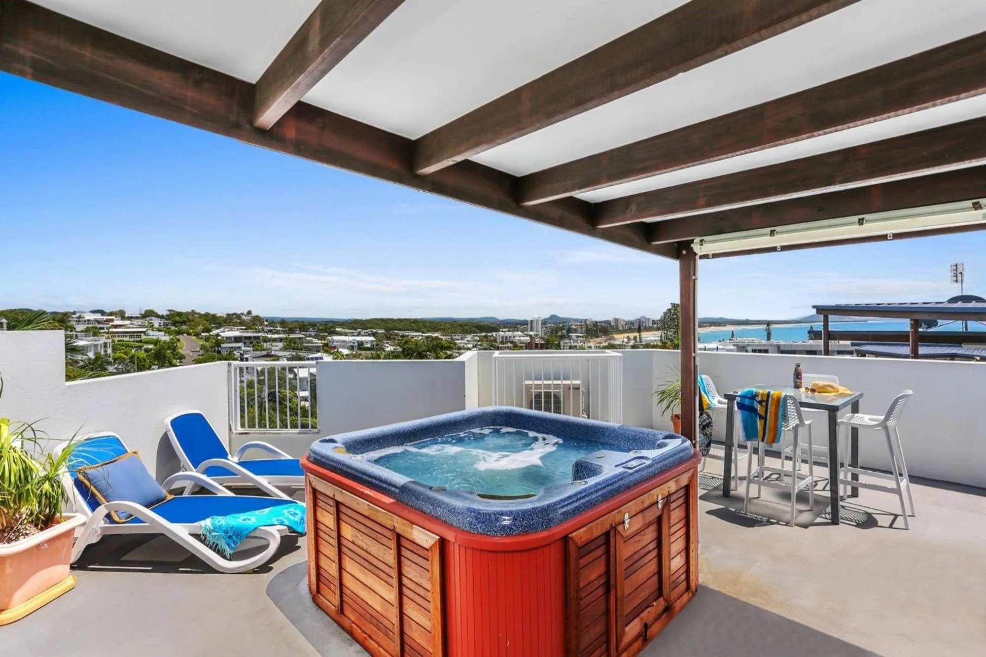 Hot Tub in Ocean Vista On Alex