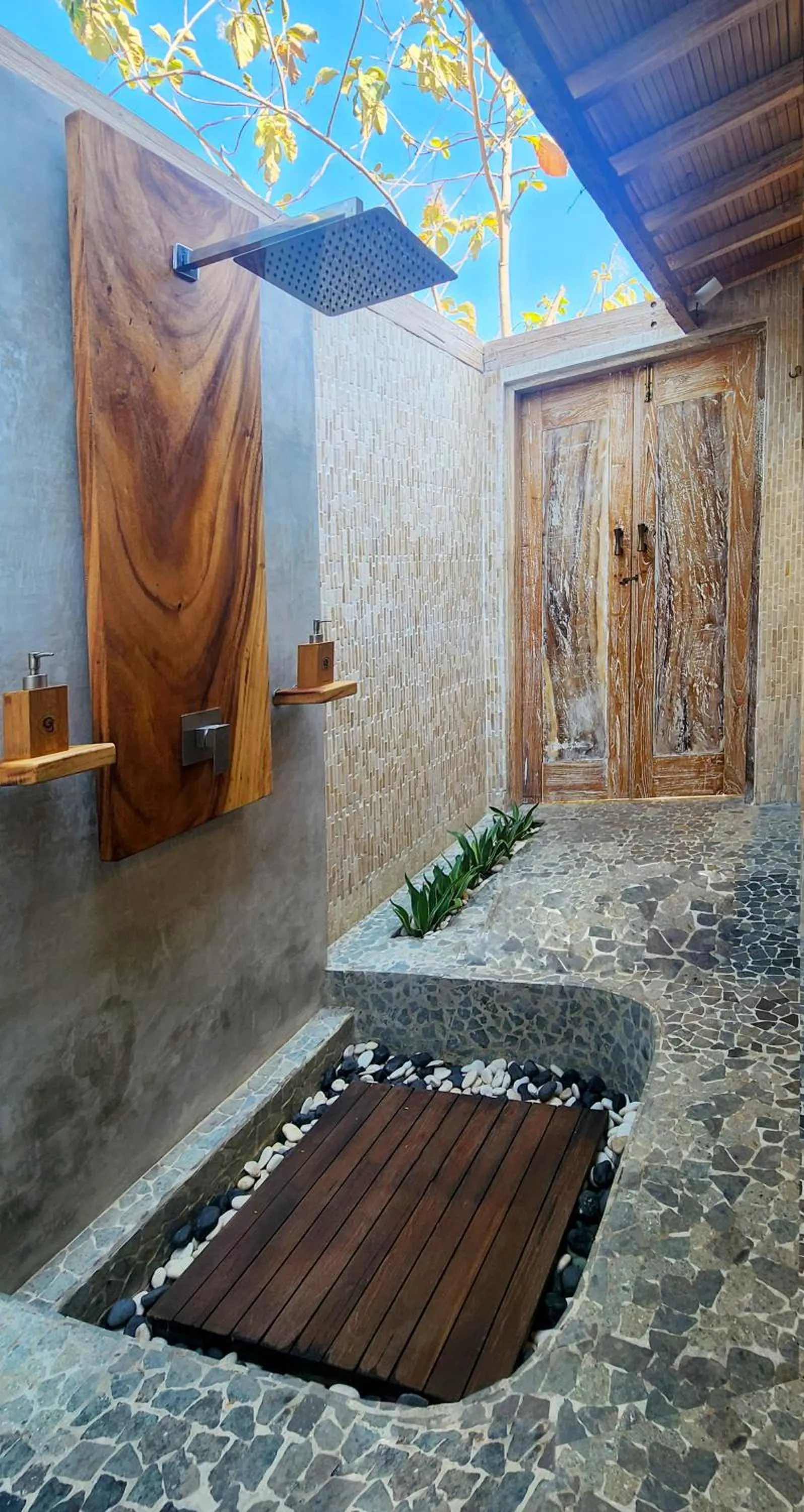 Shower in Gili Joglo