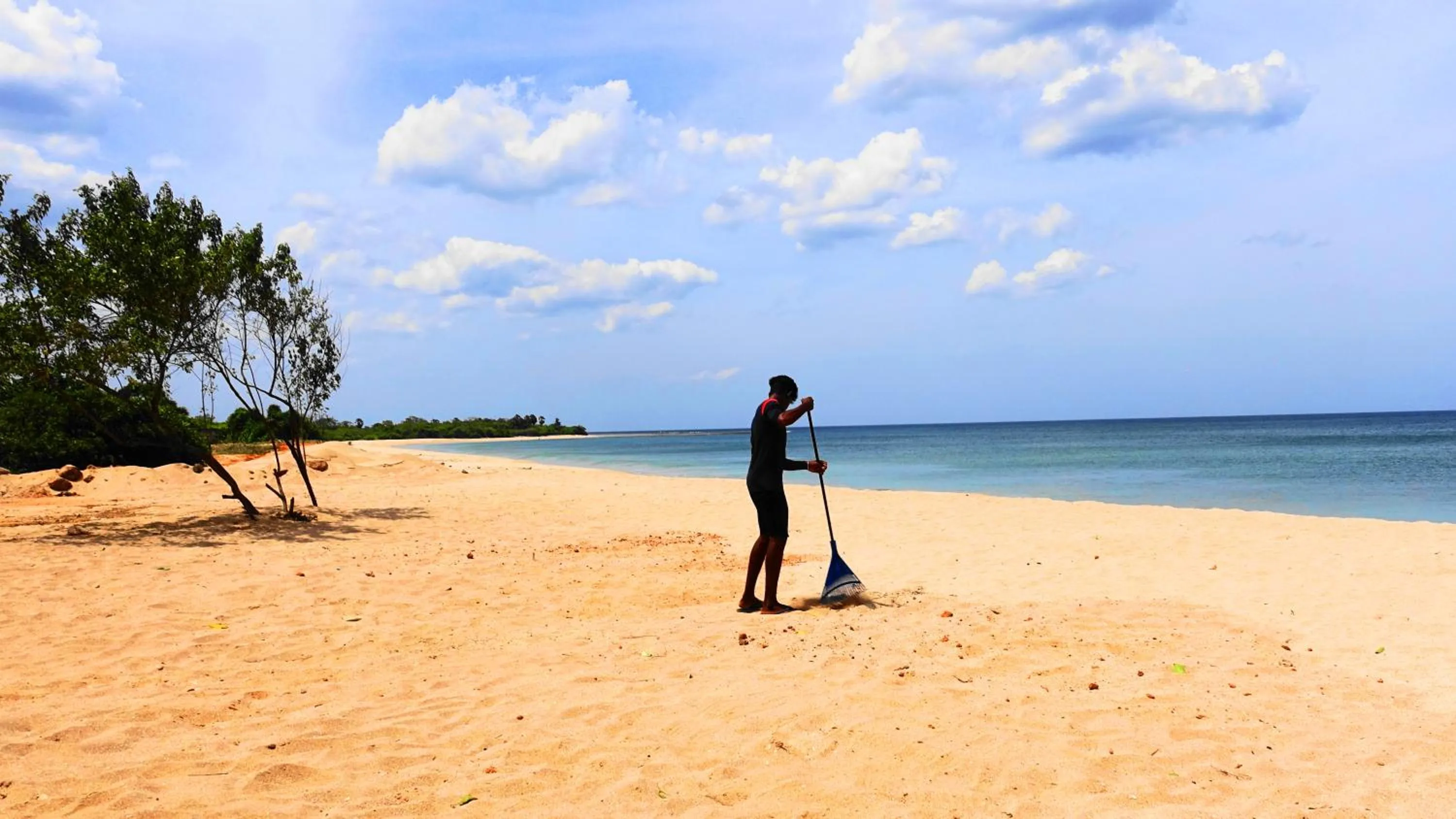 Day in Regina Beach Bungalow