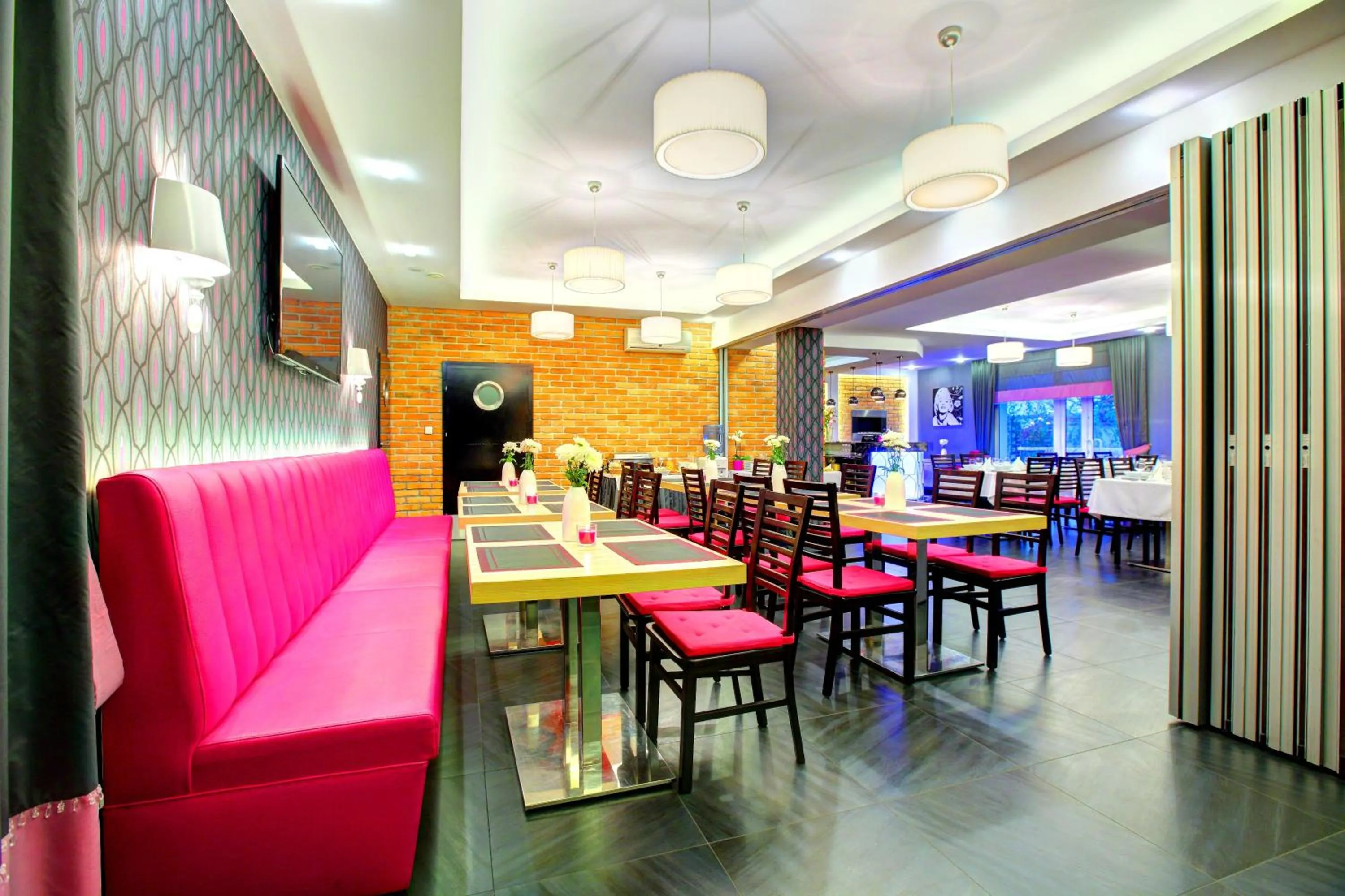 Restaurant/places to eat in Hostel Evotel