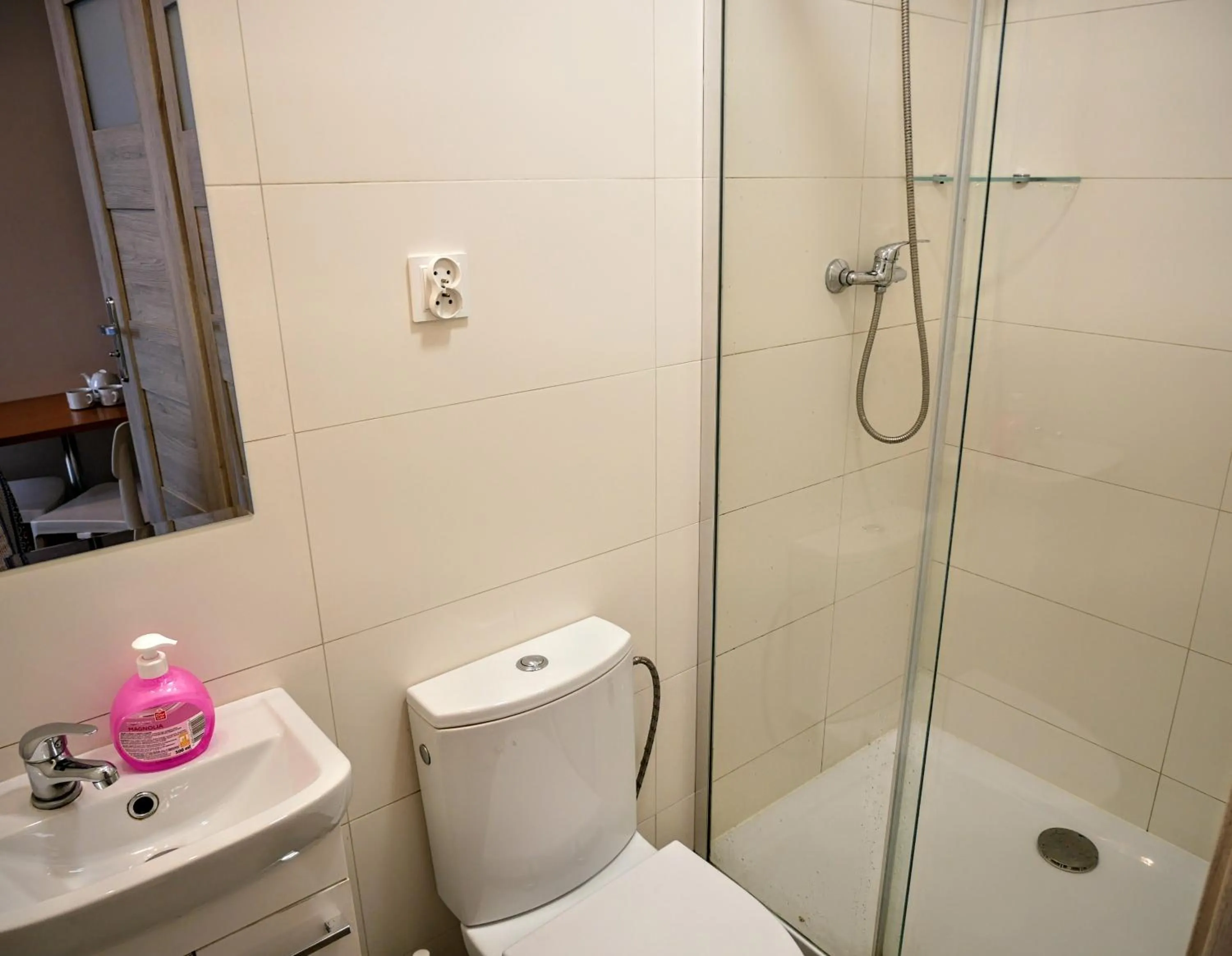 Shower in Hostel Evotel