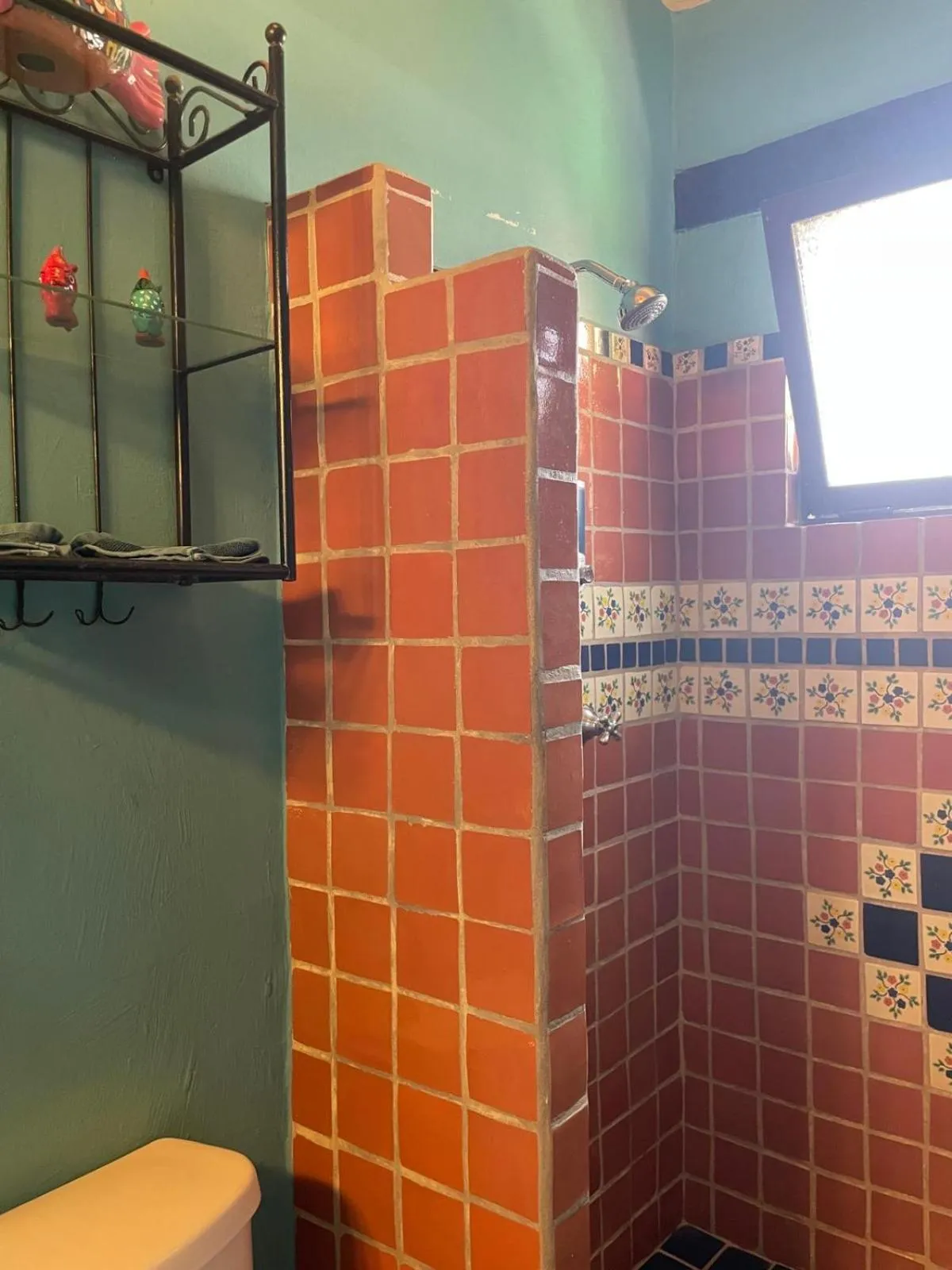 Shower in Casa de Leyendas