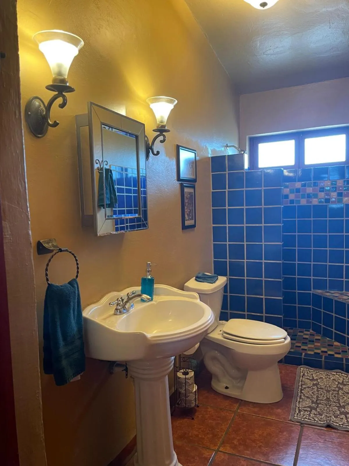 Shower in Casa de Leyendas