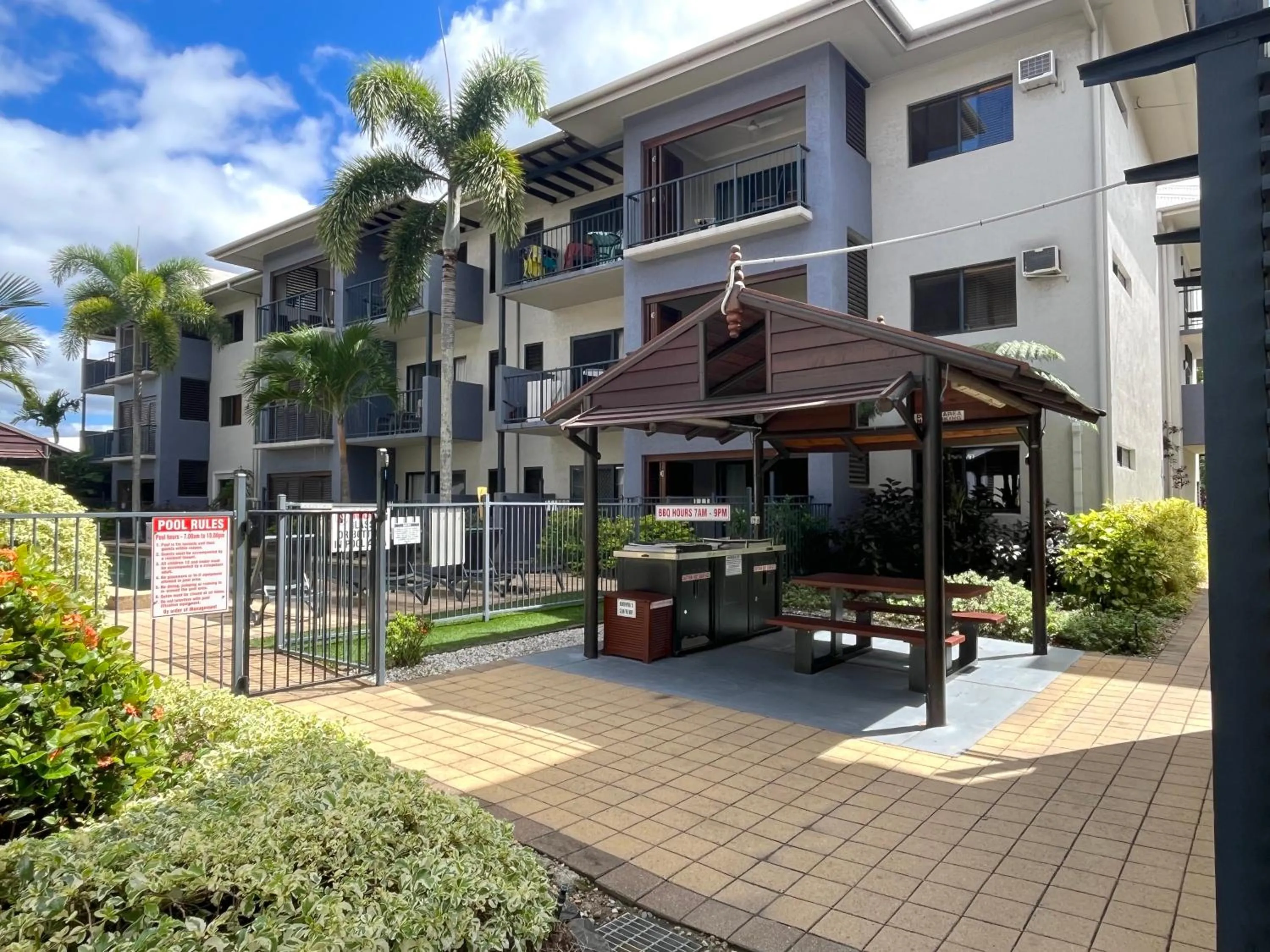 BBQ facilities in Southern Cross Atrium Apartments