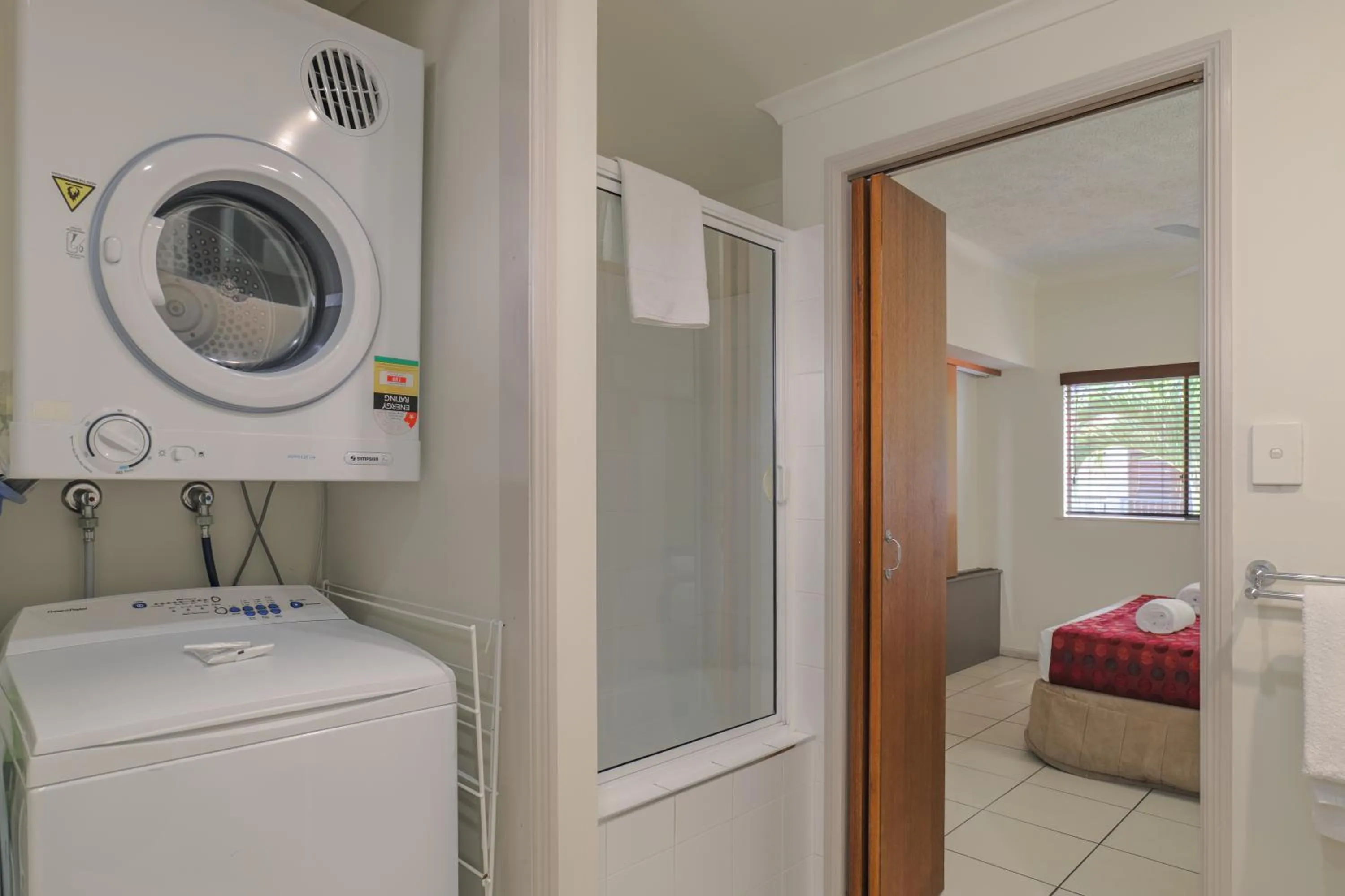 washing machine, Bed in Southern Cross Atrium Apartments