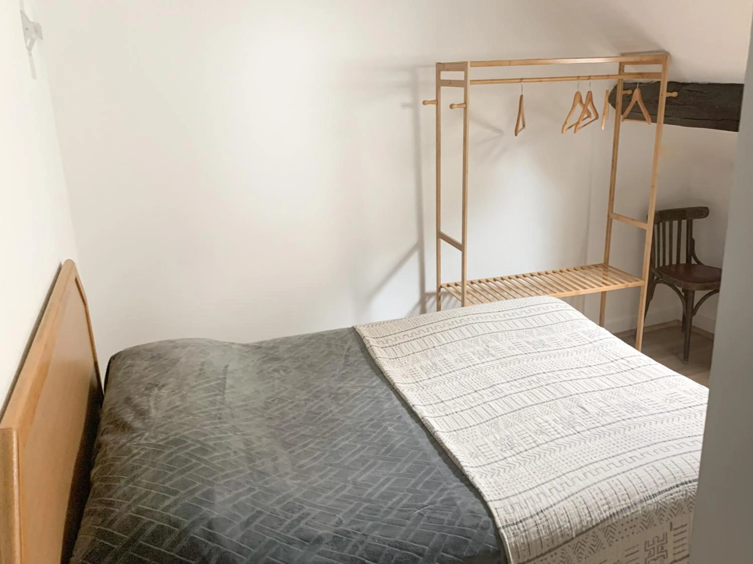 Bed in Hôtel Léonard de Vinci II