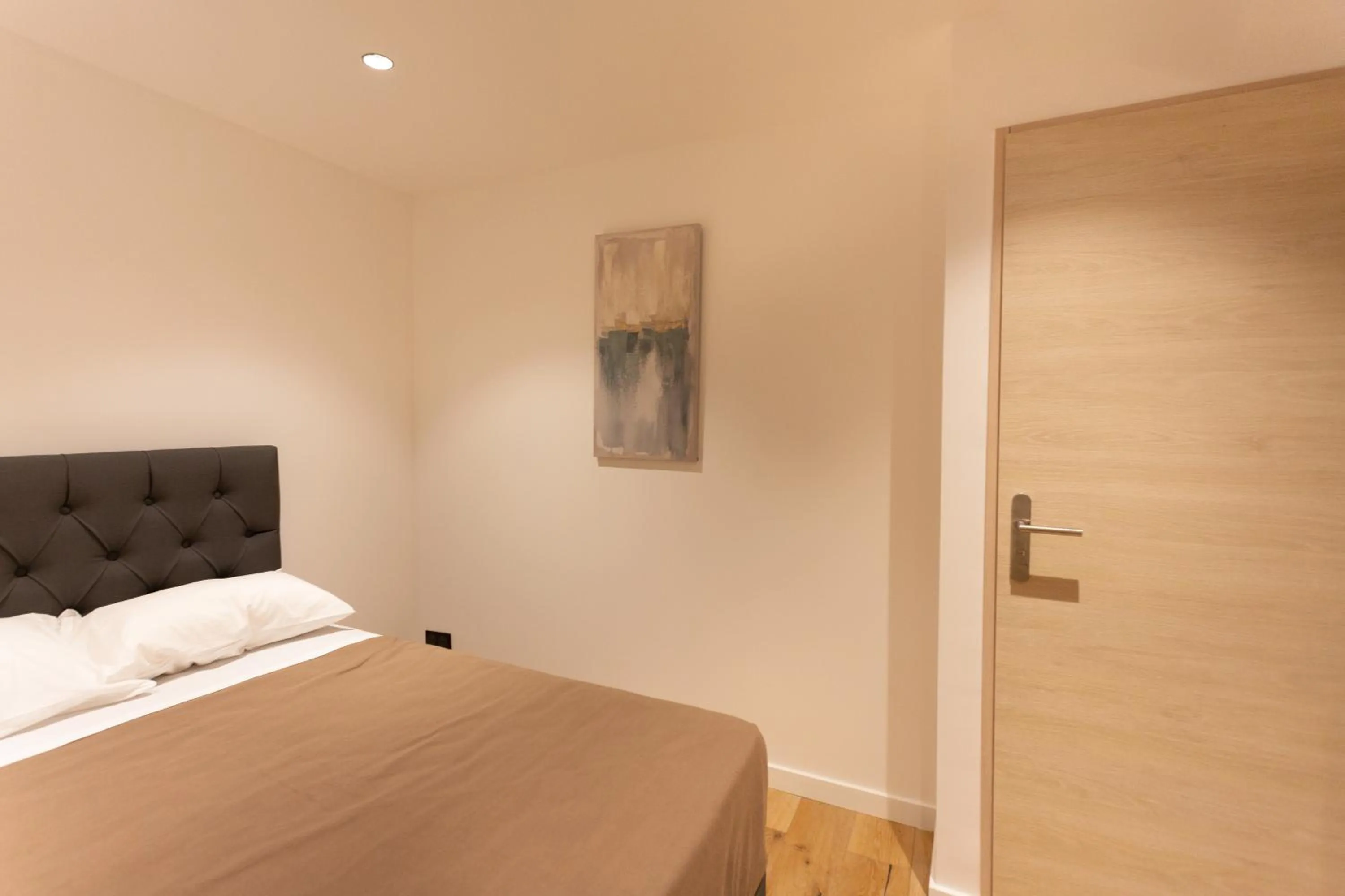 Bed in Hôtel Léonard de Vinci II