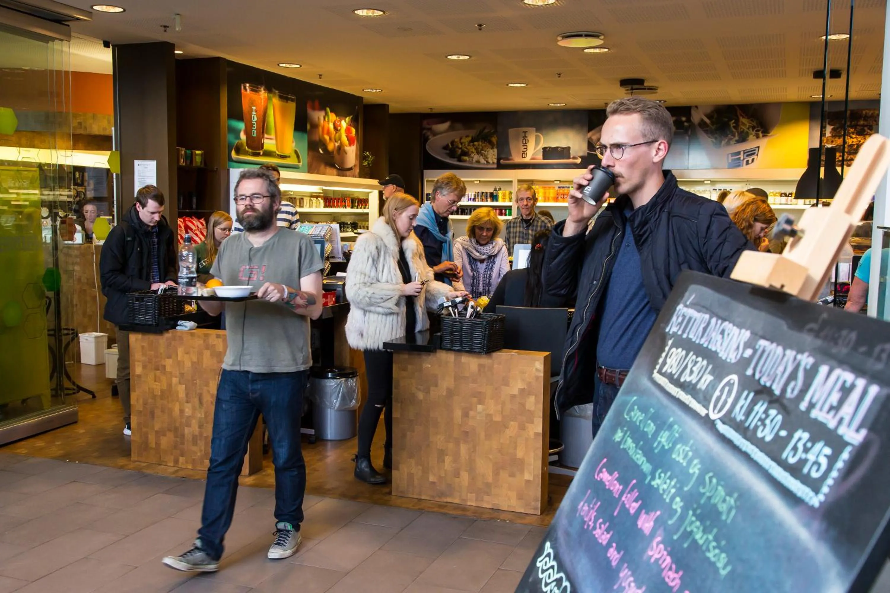 Restaurant/places to eat in Student Hostel