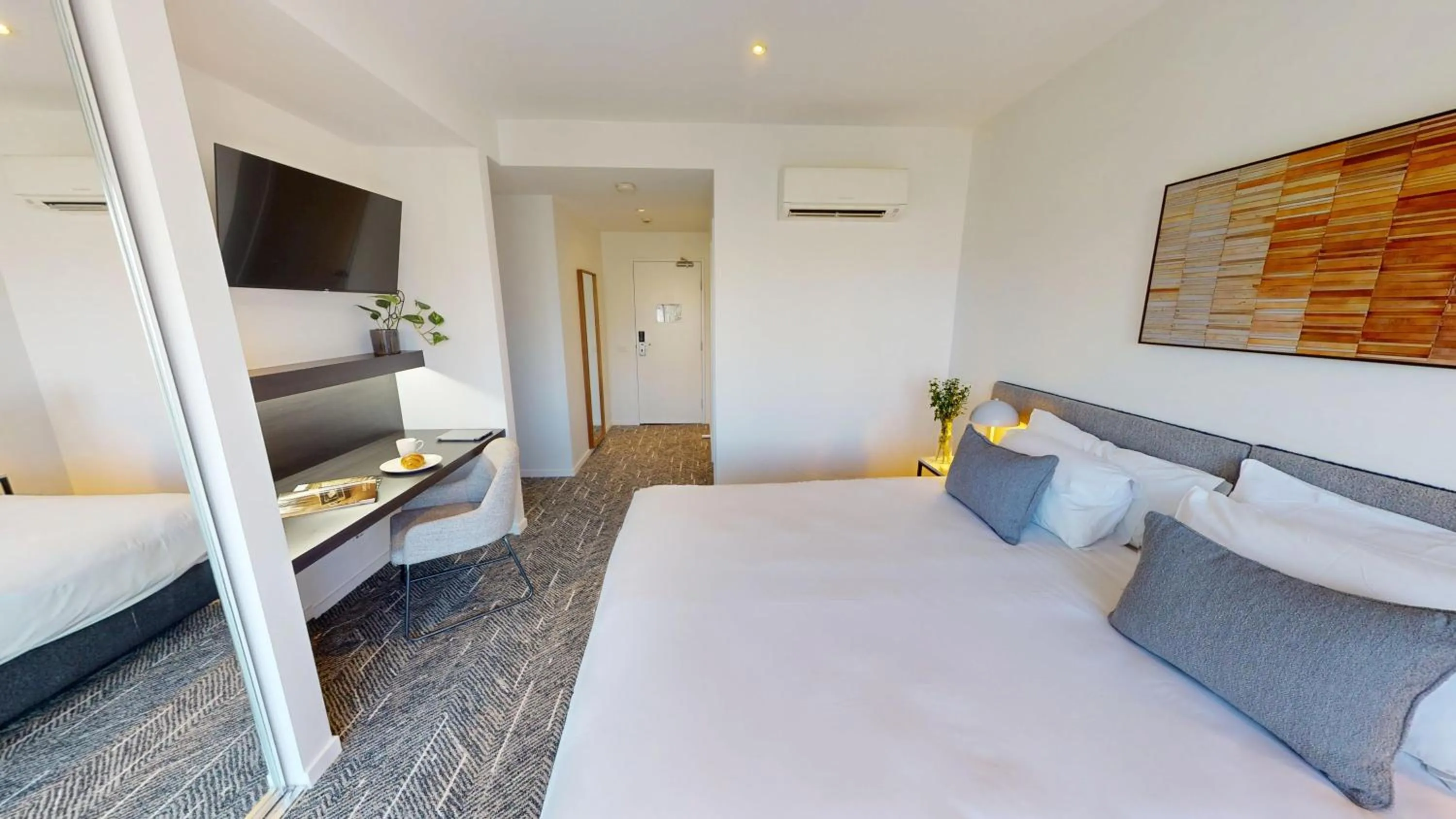 Photo of the whole room, Bed in Punthill Essendon