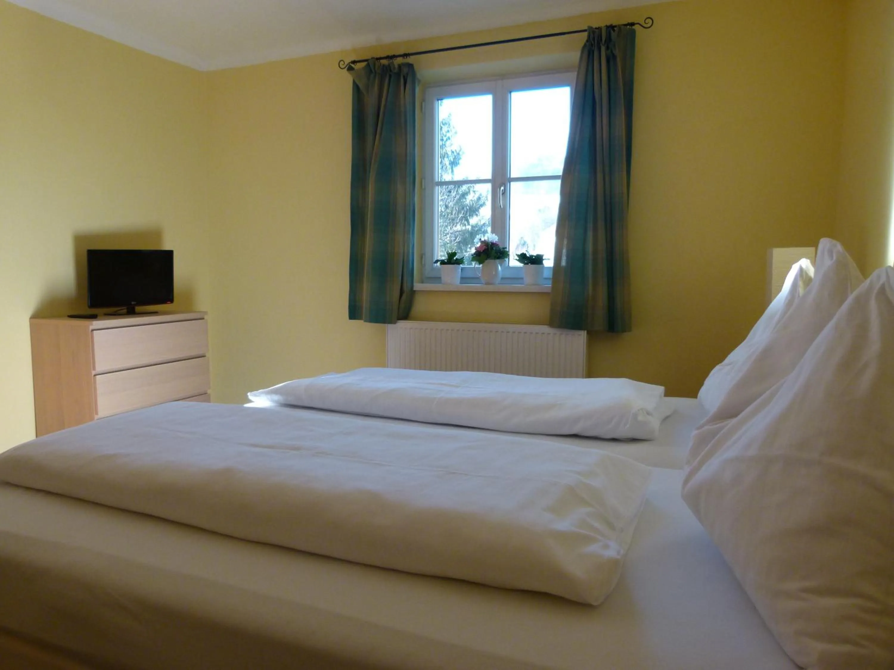 Bed in Hotel Fischachstubn